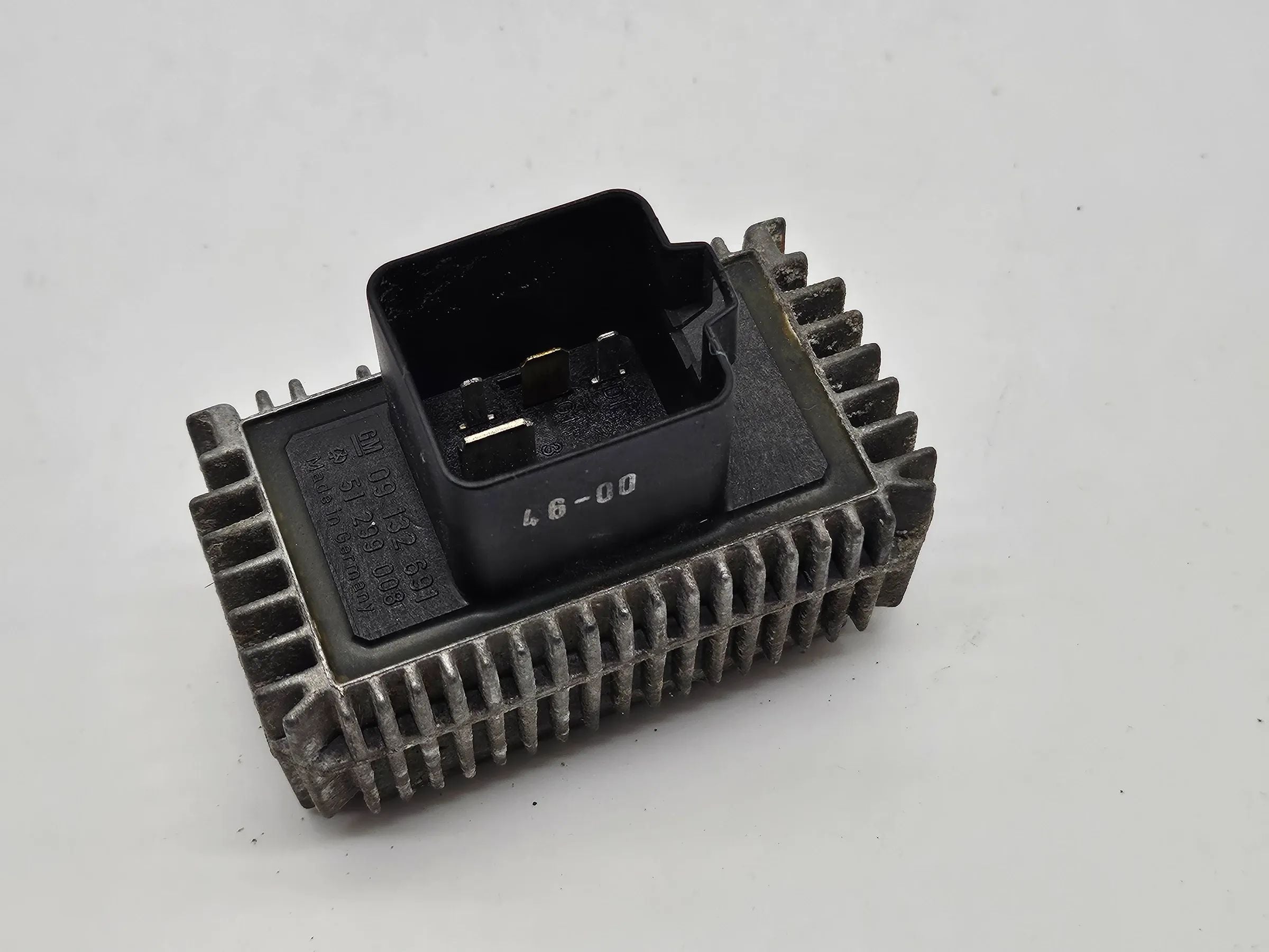Original Opel A Zafira 2.2 DTI glow plug relay 09132691 51299008 