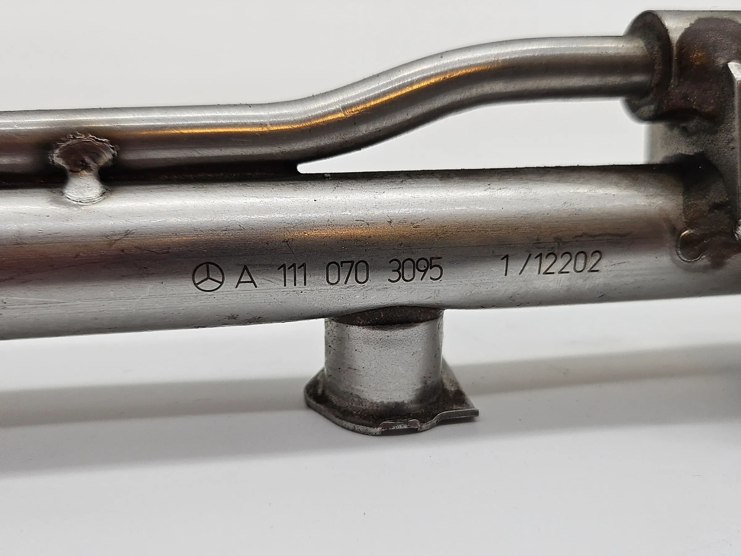 Orig. Mercedes W203 C200 Kompressor Einspritzleiste Düsenleiste A1110703095