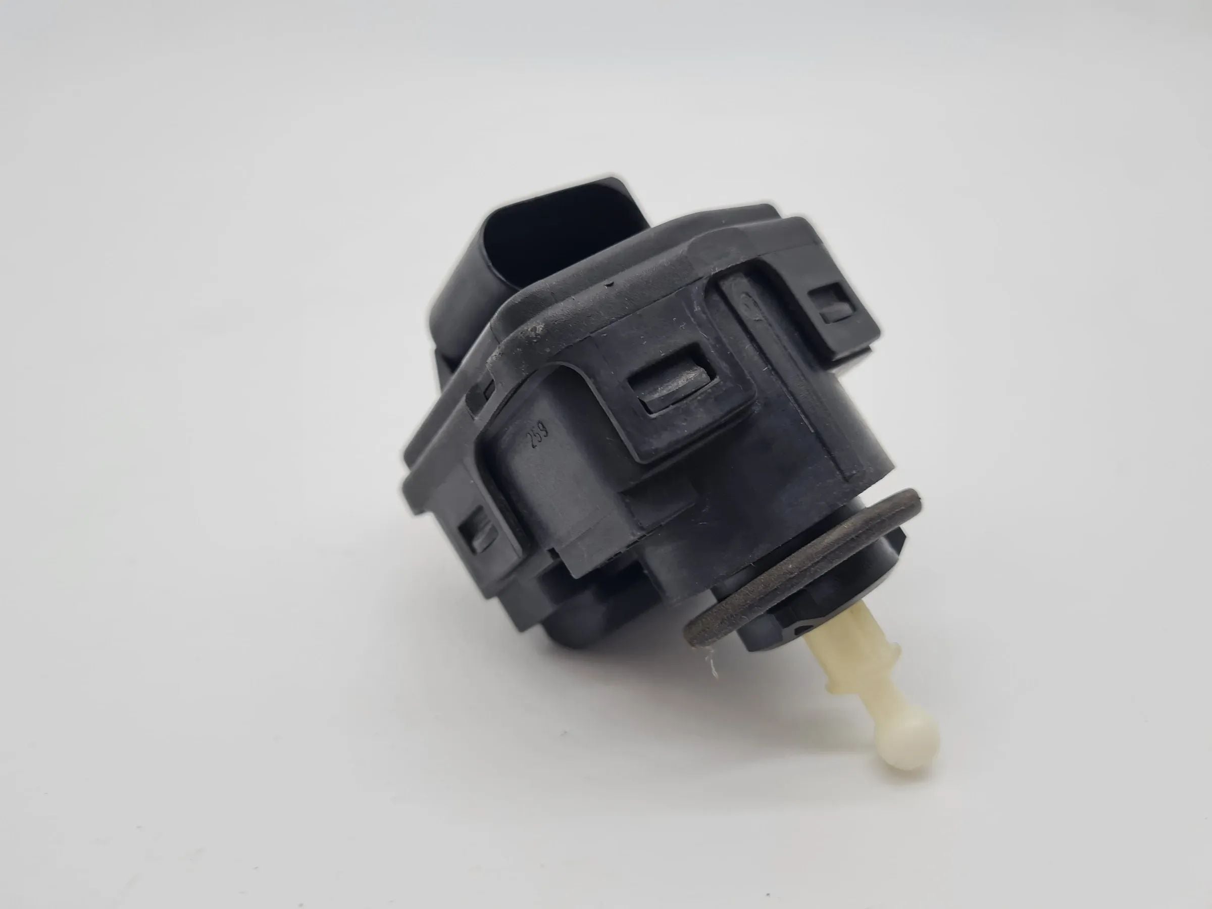 Original Audi A 3 (8L) Stellmotor Scheinwerfer LWR L/R 8L0941295 / 007 282-13