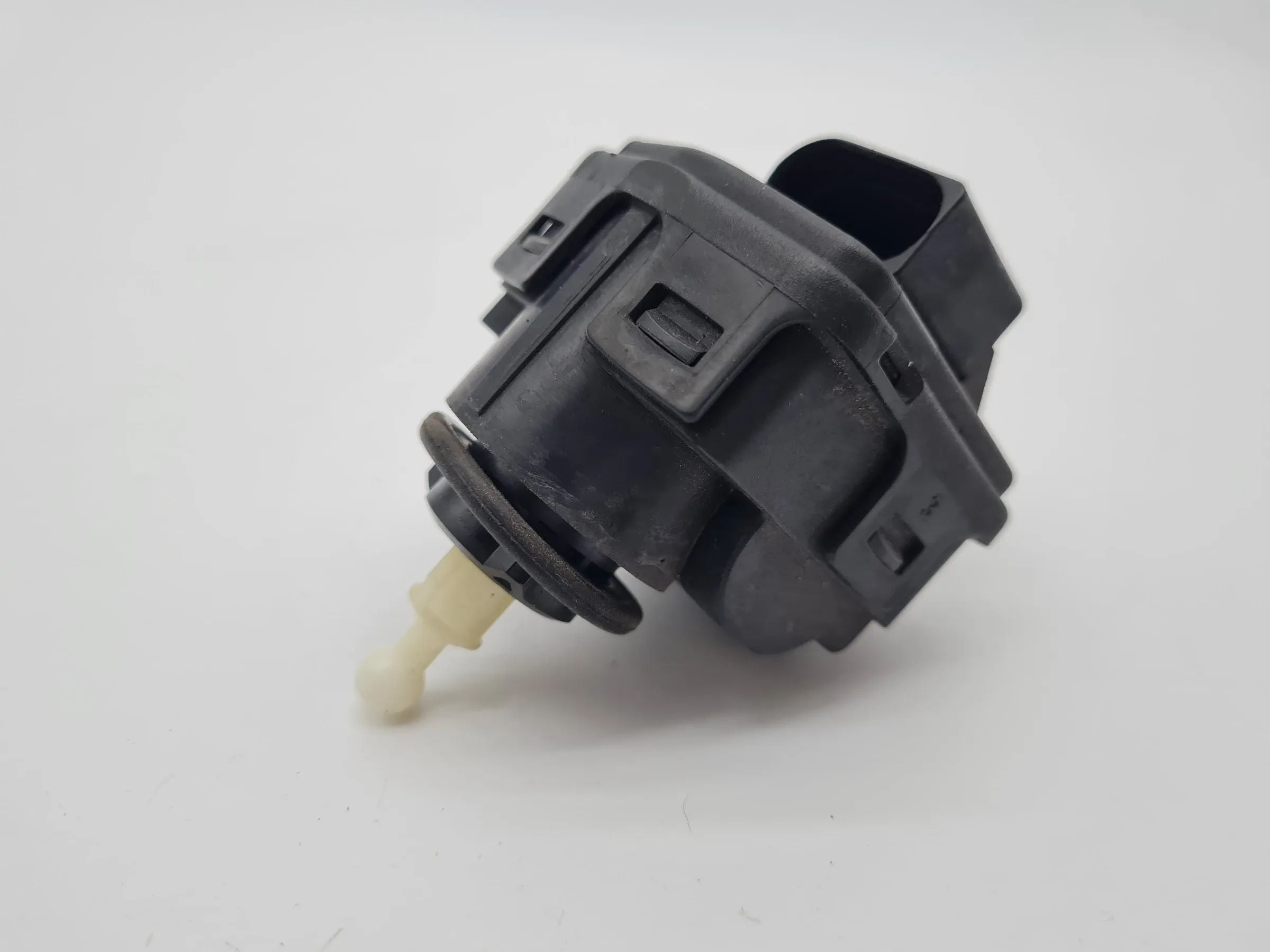 Original Audi A 3 (8L) Stellmotor Scheinwerfer LWR L/R 8L0941295 / 007 282-13