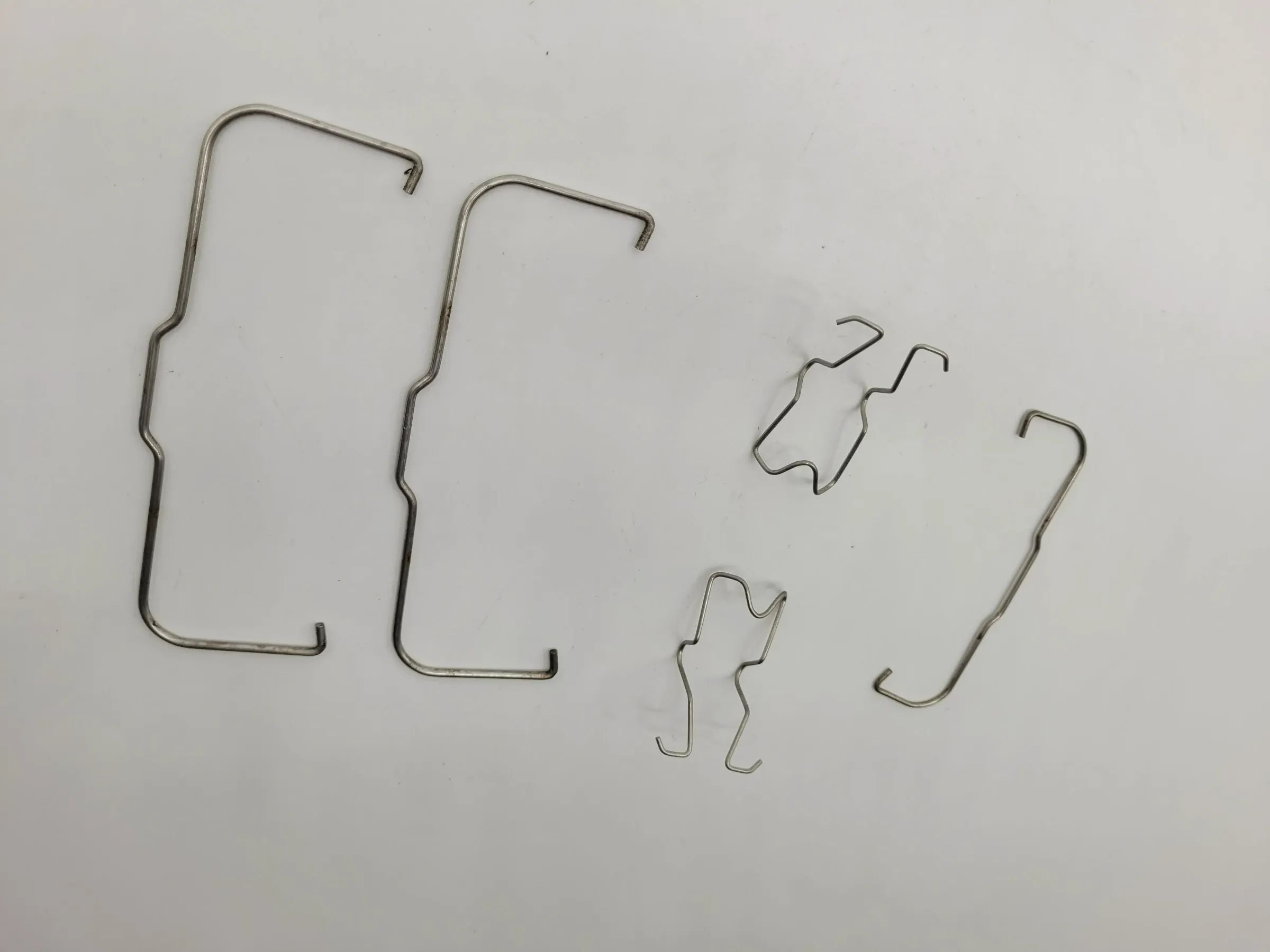 Original Ford Fiesta IV (JA/JB) Klammersatz Scheinwerfer Klemmen L/R