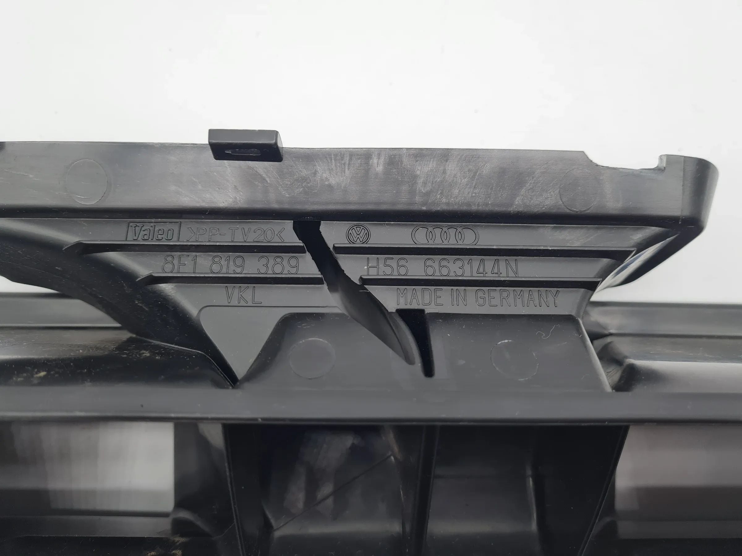 Original Audi A4 (8EC) Luftkanal / Luftsaugkanal 8E1819389