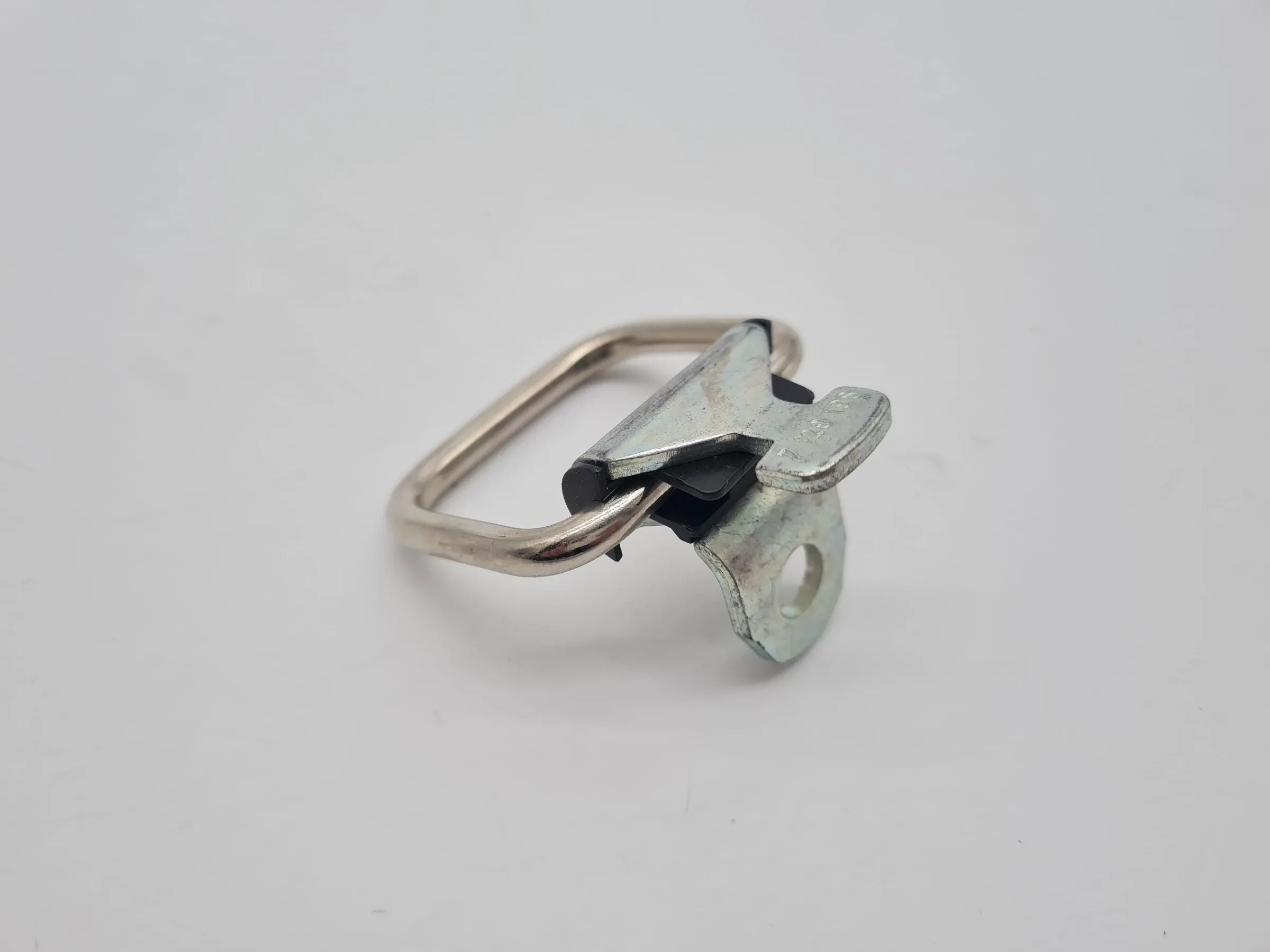 Original BMW 3er (E90/E91) Kofferraumösen Haken Halter Rechts 7129196