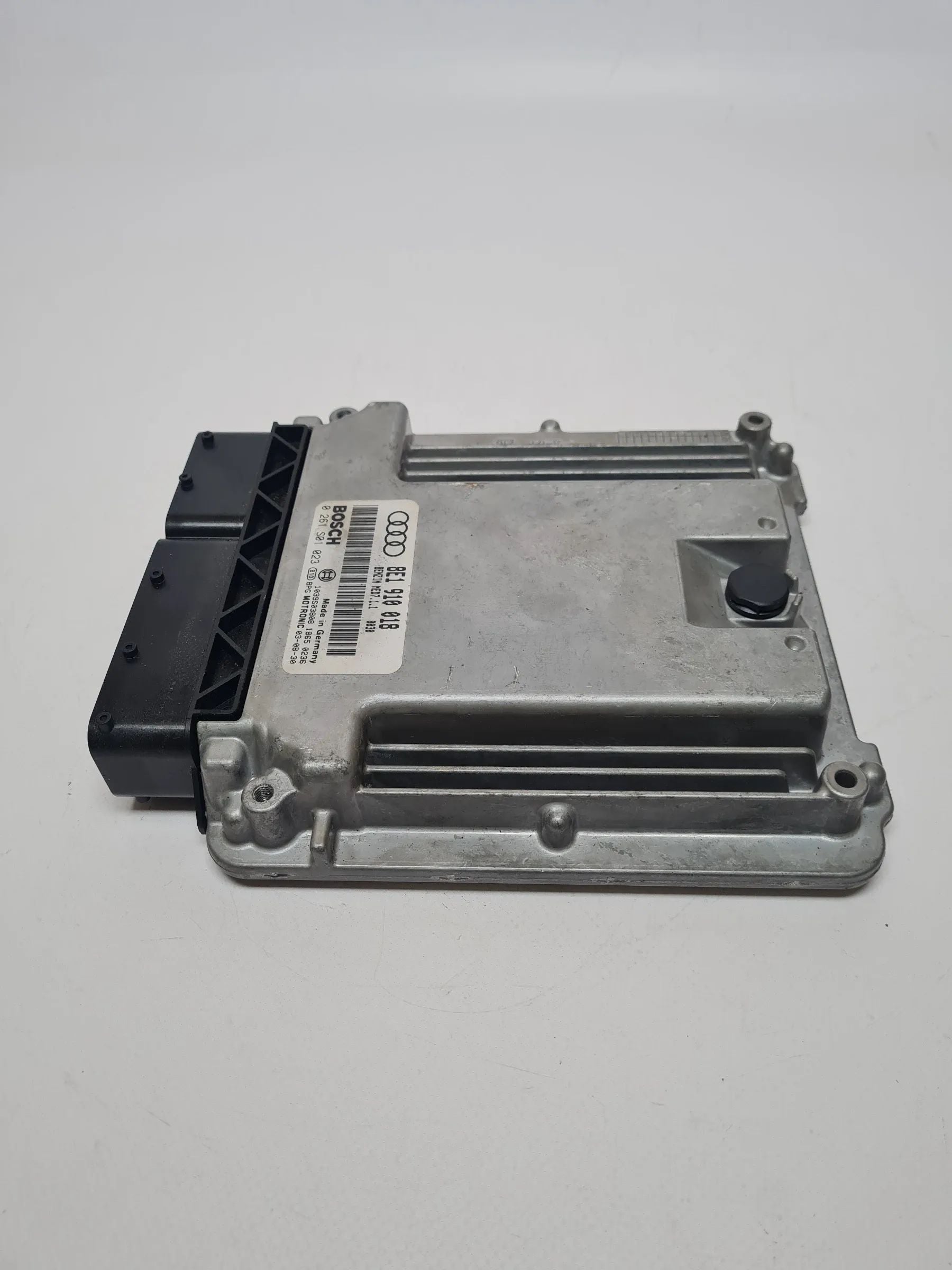Original Audi A4 (8E/B6) Steuergerät Motor AWA 8e1910018