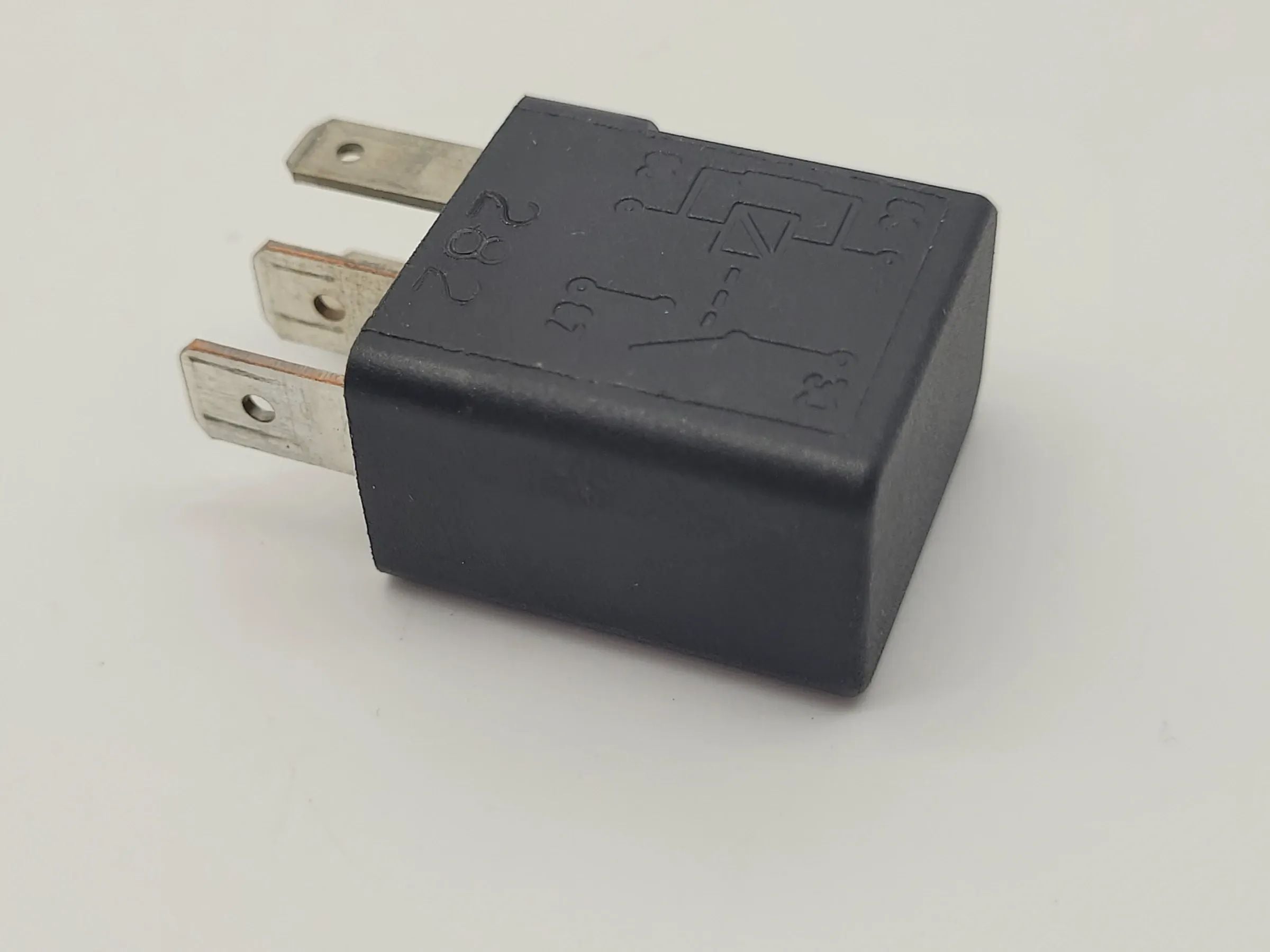 Original Fiat Alfa Romeo/Fiat/Lancia Relais 46520421 / 702.30