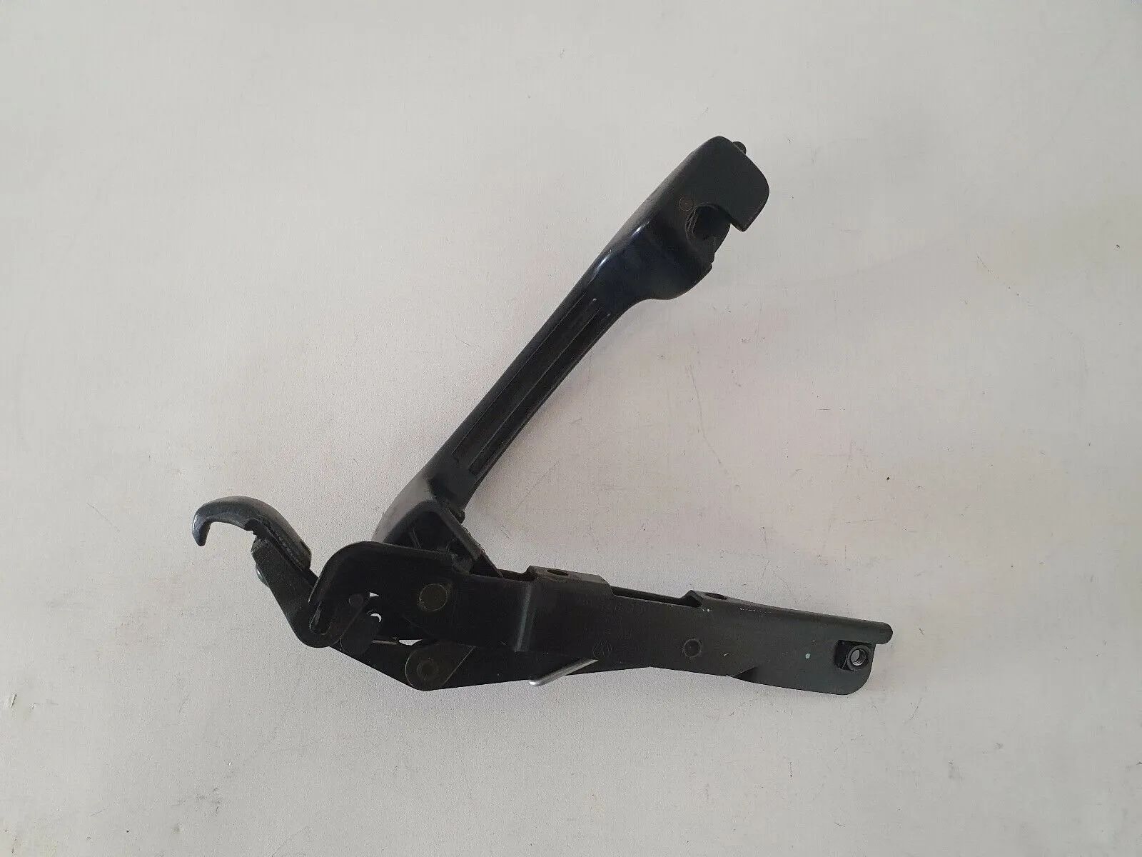 อะไหล่แท้ VW Golf 3 / 4 Cabrio ตัวล็อคมือจับหลังคาเปิดฝั่งขวา รหัส 1E0871384