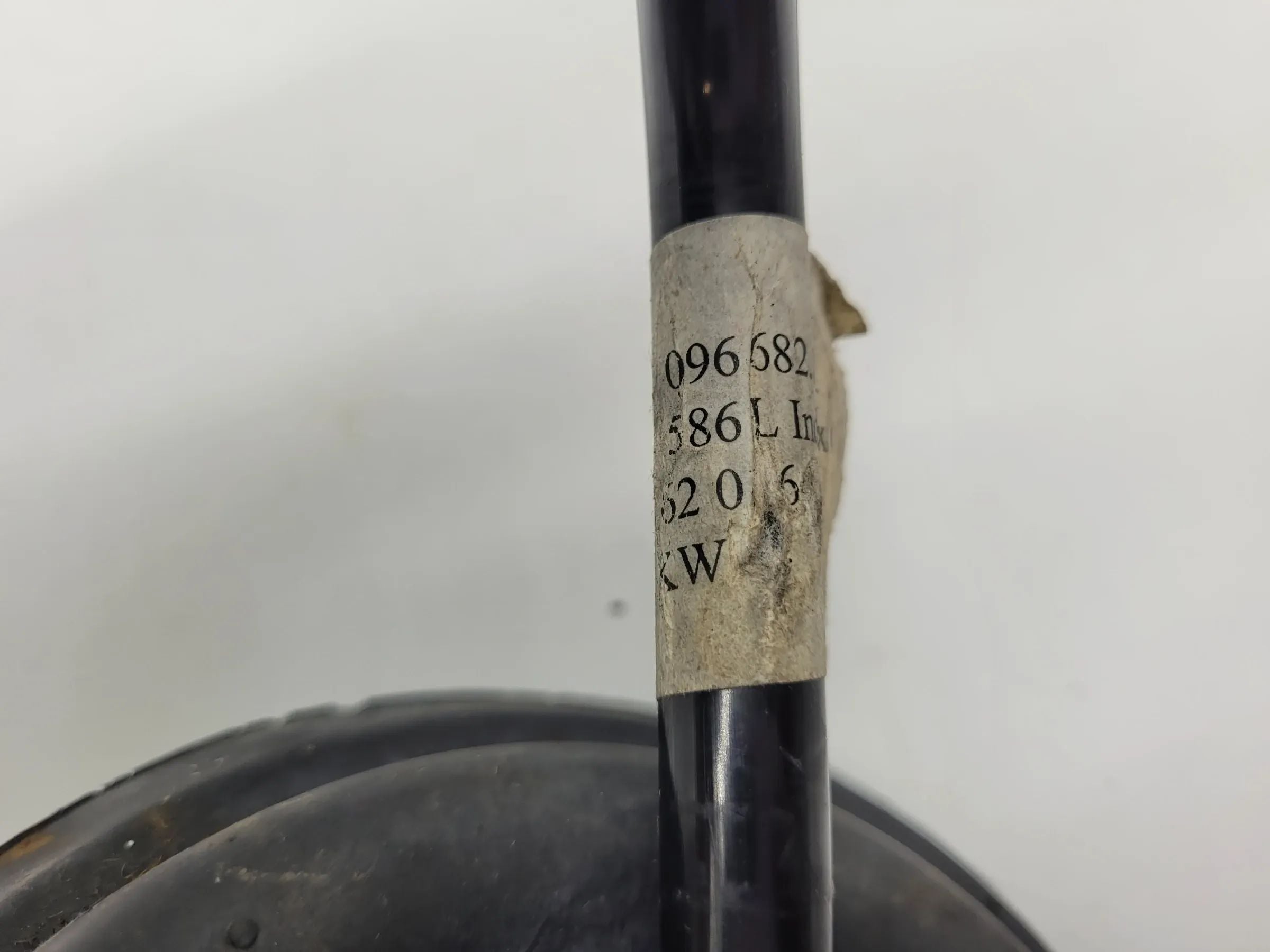 宝马X5 (E53) 原厂右侧带管路气罐 37.12-1096682