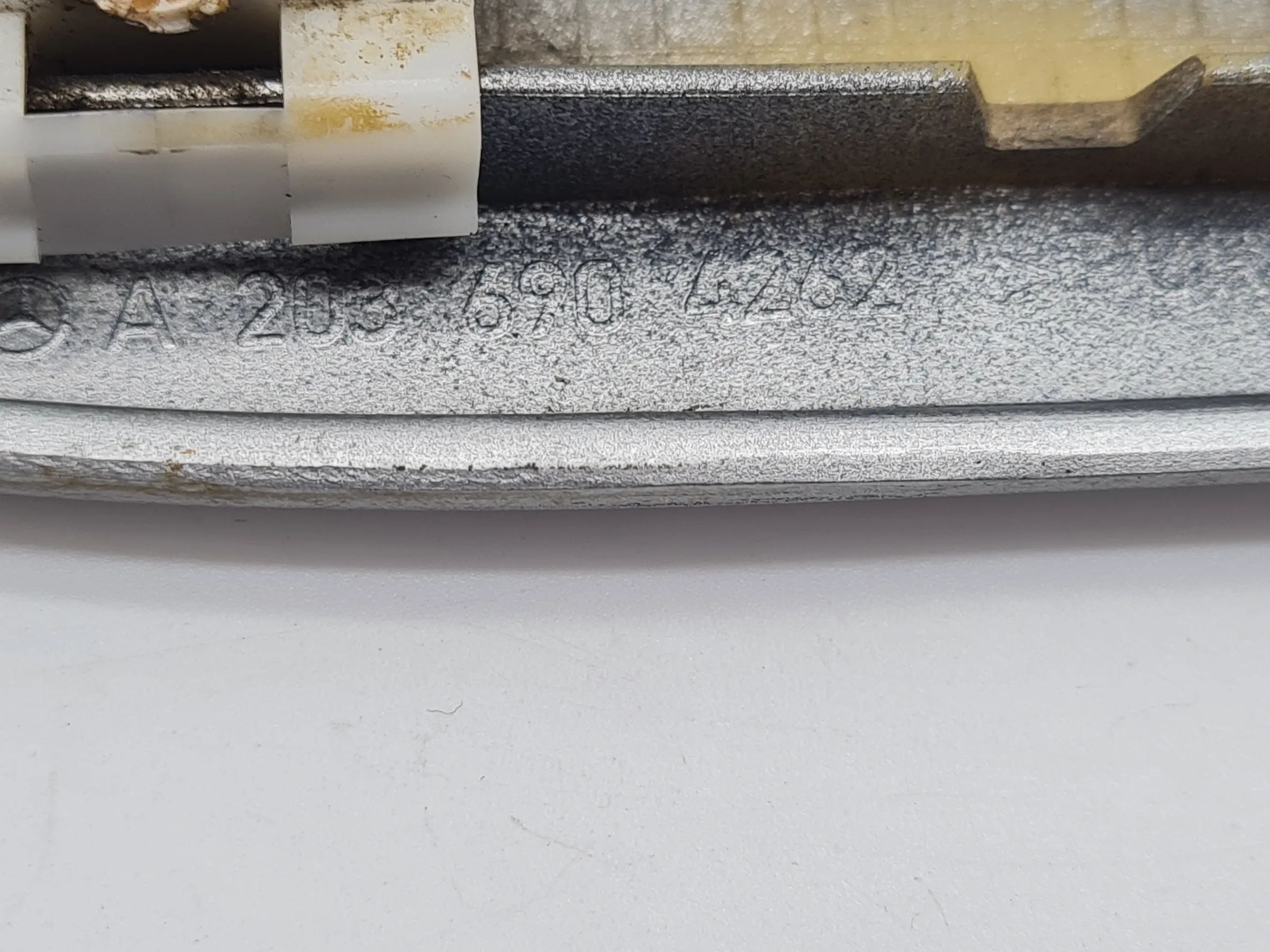 Original Mercedes C-Klasse (W203) Kotflügel Zierleiste Vorne Rechts A2036904262