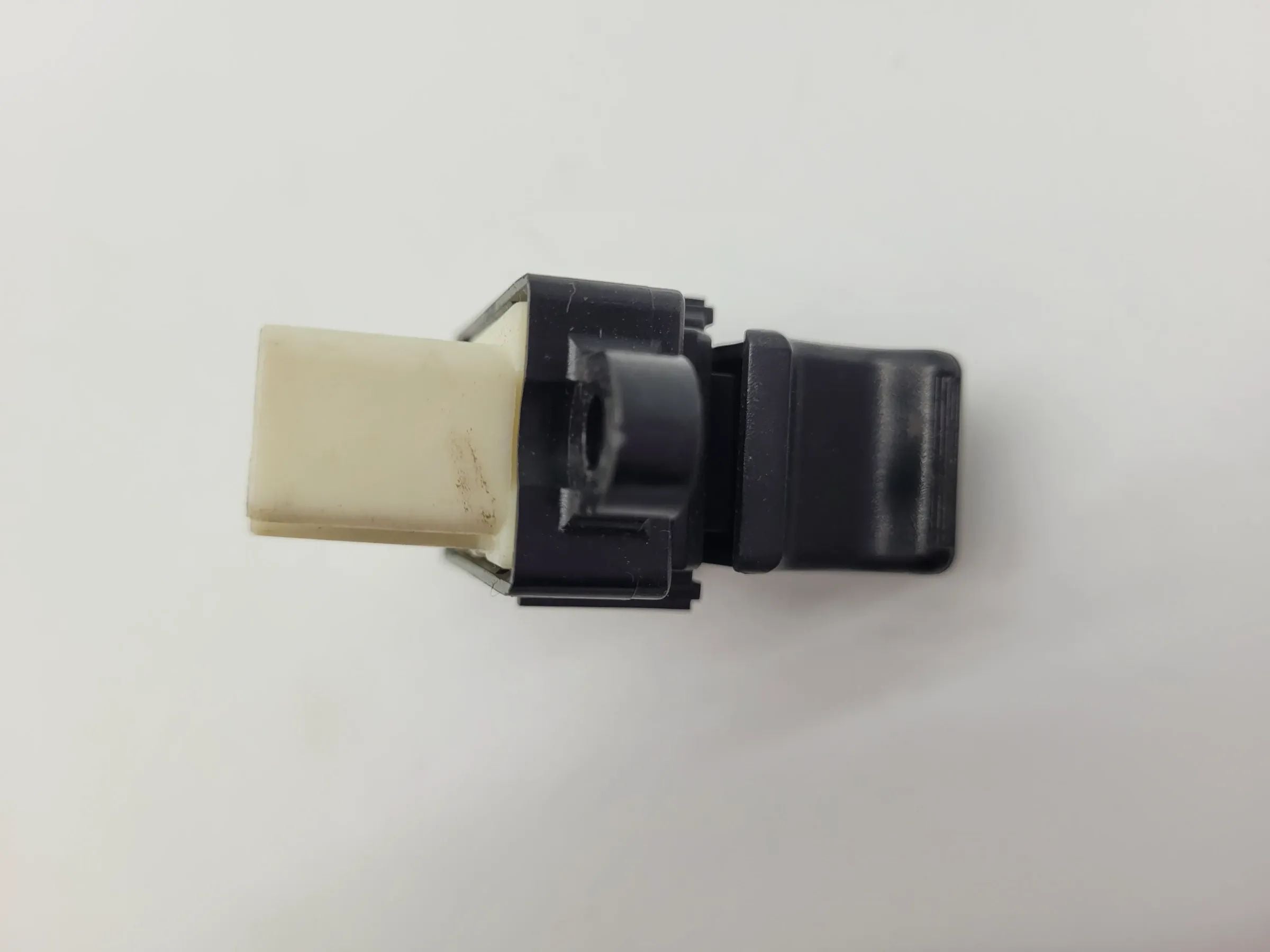 Original Mazda MPV II (LW) FensterheberSchalter Türgrifffschale L/R 358-2A23