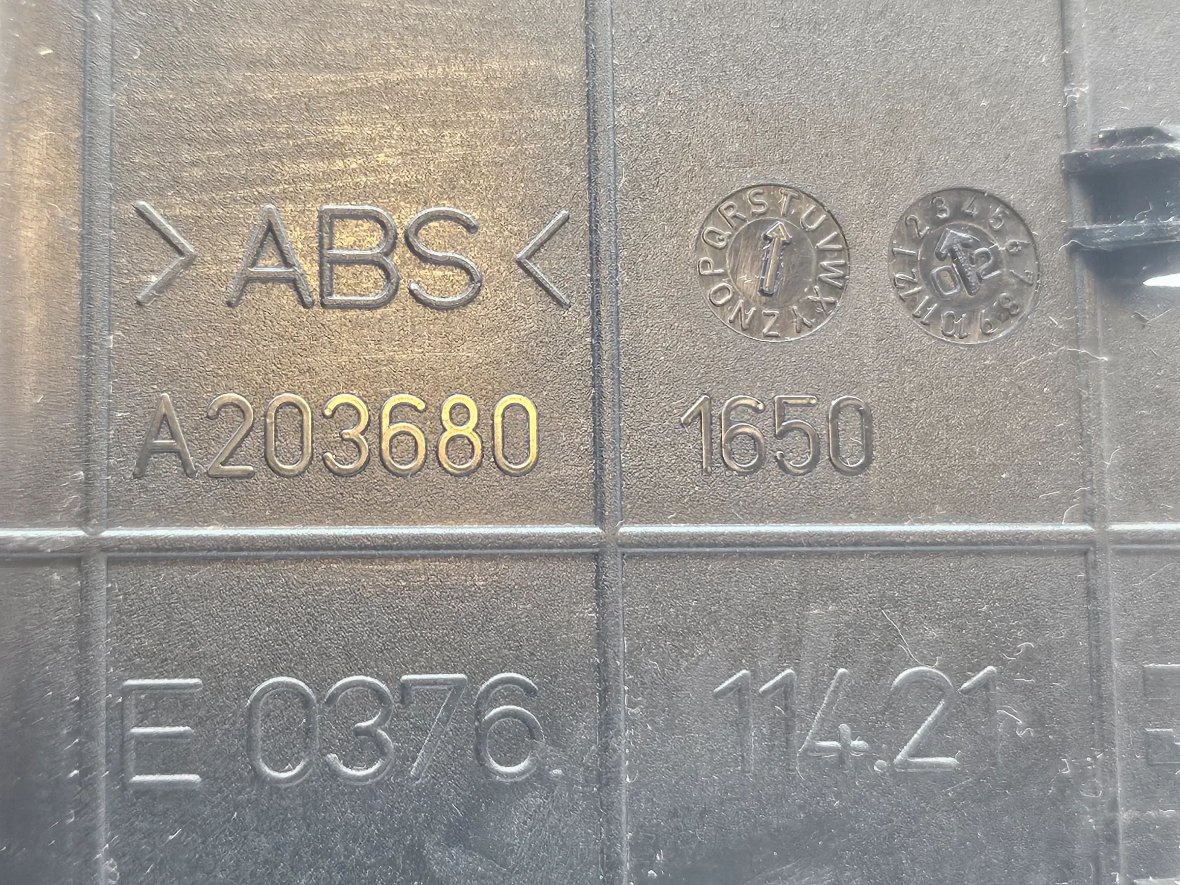 Original Mercedes CL 203 Abdeckung Mittelarmlehne Steckdose  A 2036801650