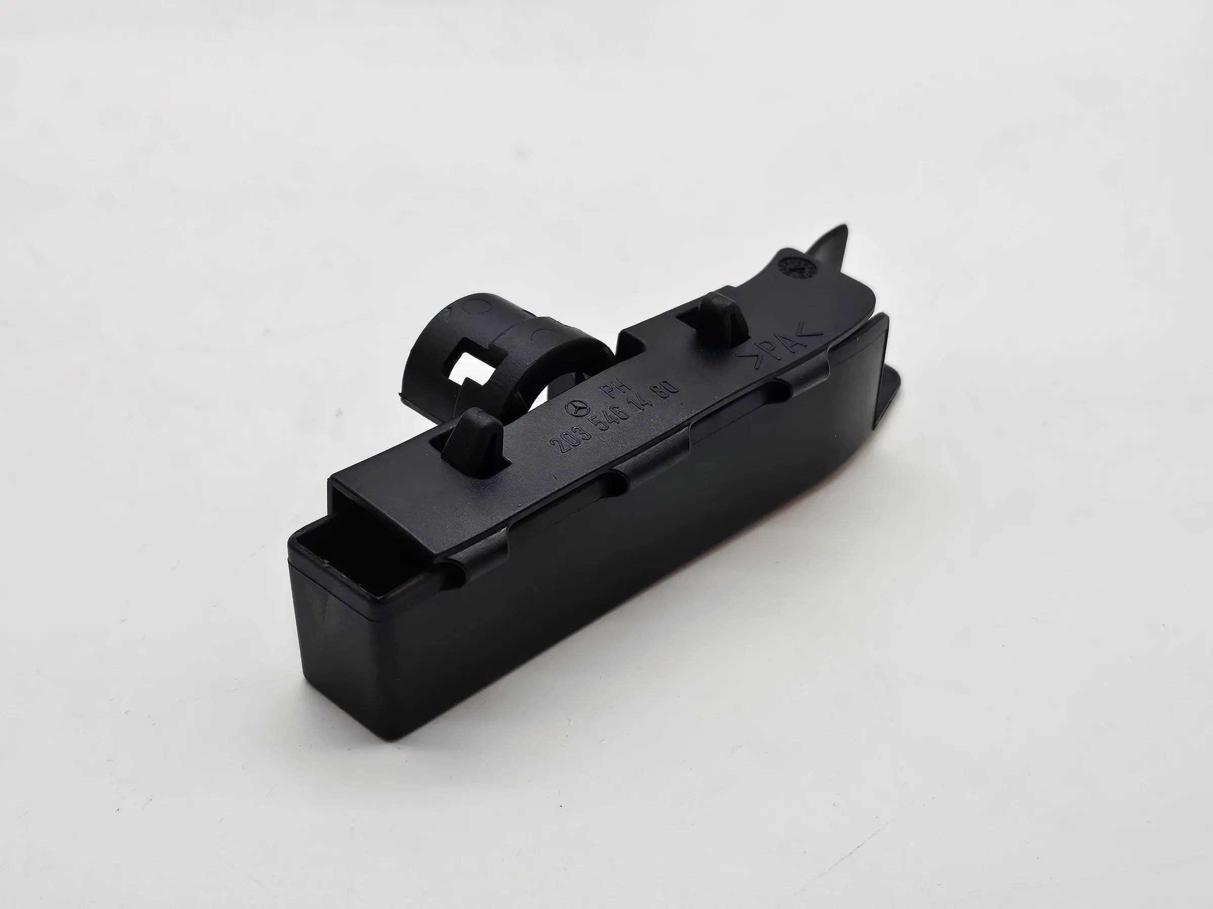 Original MERCEDES BENZ W203 Verkleidung Kabelführung 2035461480