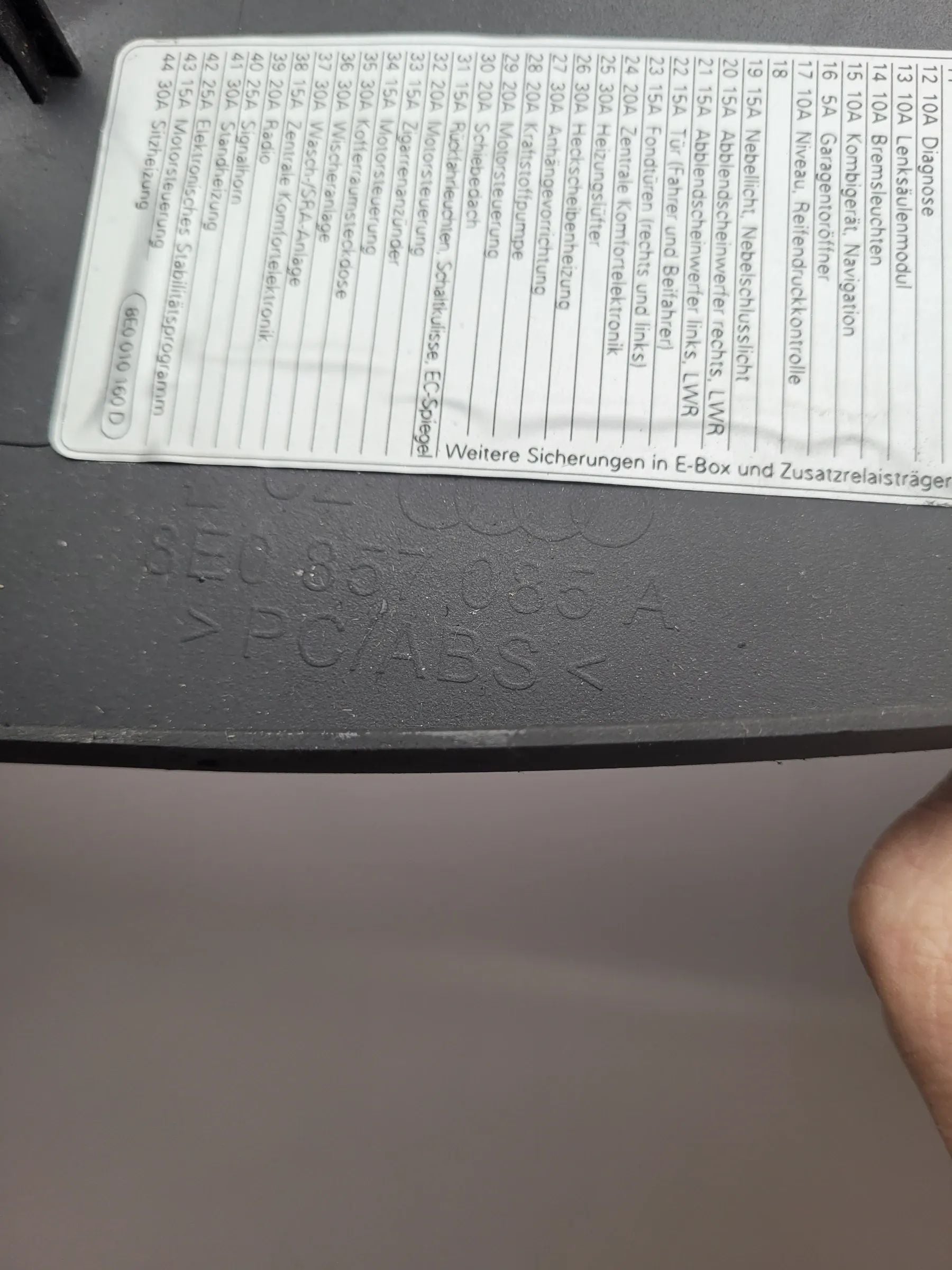 Original Audi A4 (8E/B6/B7) Verkleidung Armaturenbrett Links 8e0857085a