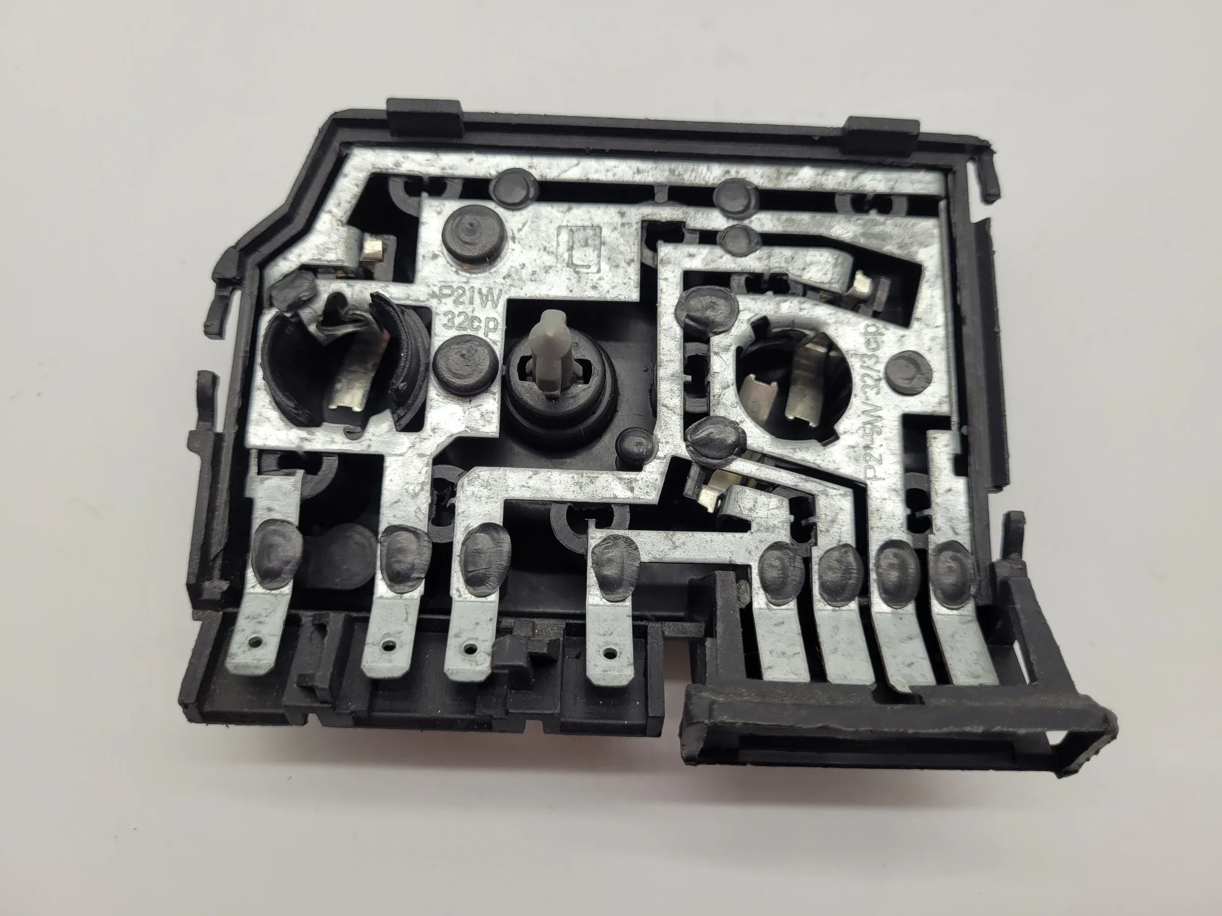 Original Audi A80 Rückleuchte / Rücklicht Lampenträger Links 29.63.21.01