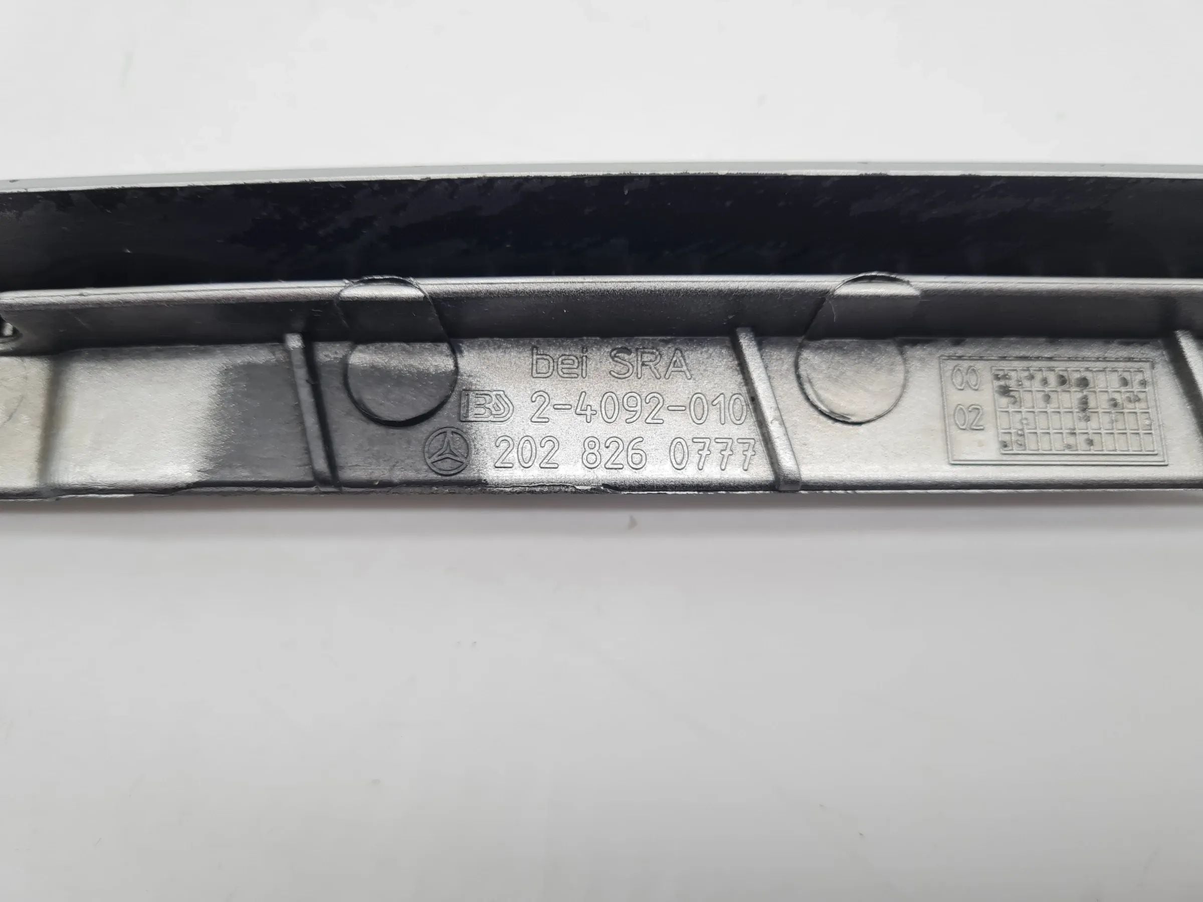 Original Mercedes-Benz C-Klasse W202 Scheinwerfer Leiste/Blende L. A2028260577