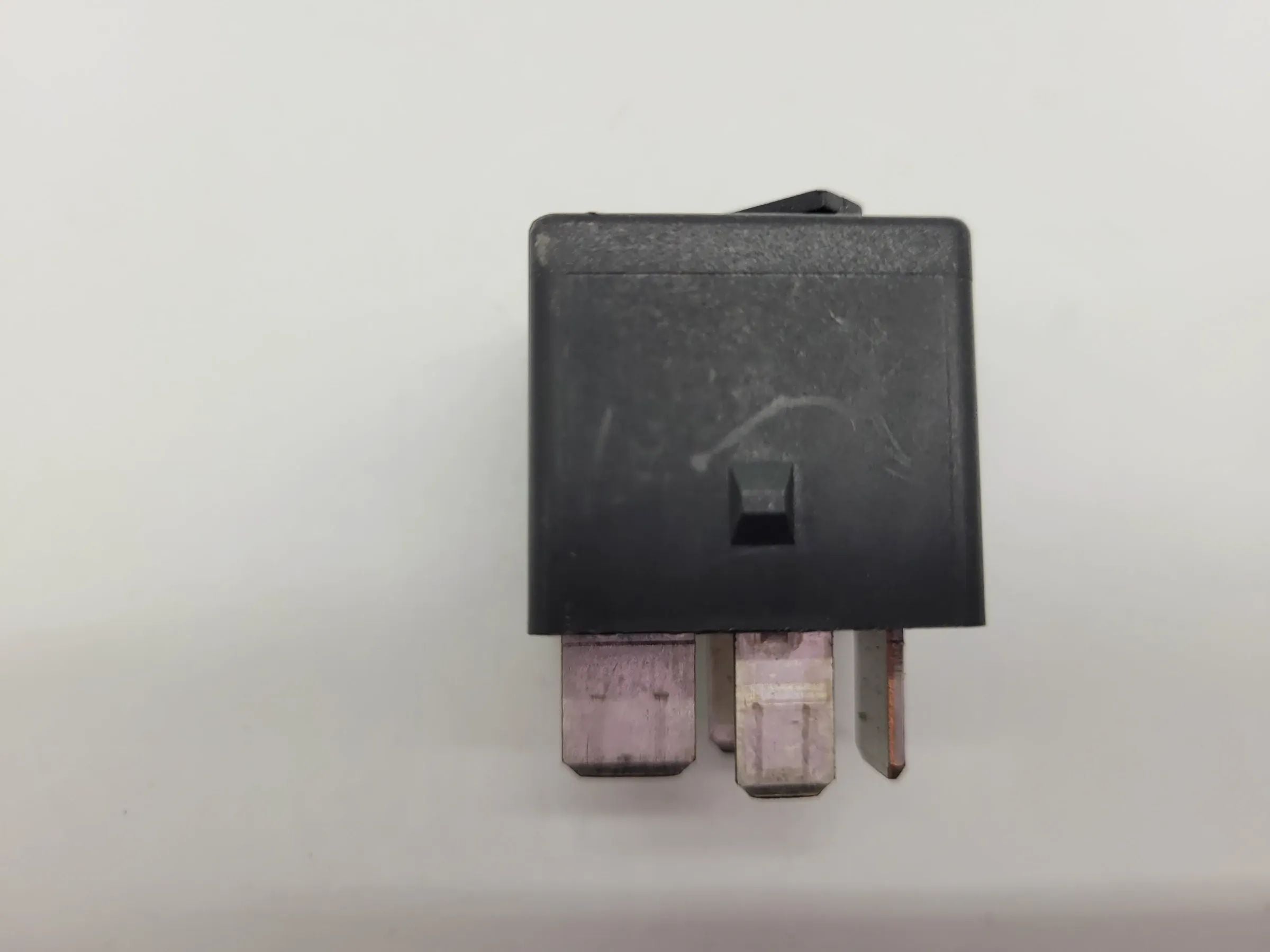 BMW 1er/2er/3er/5er/6er/X1/X2/X3 Relais Schließer Schwarz 61366901469