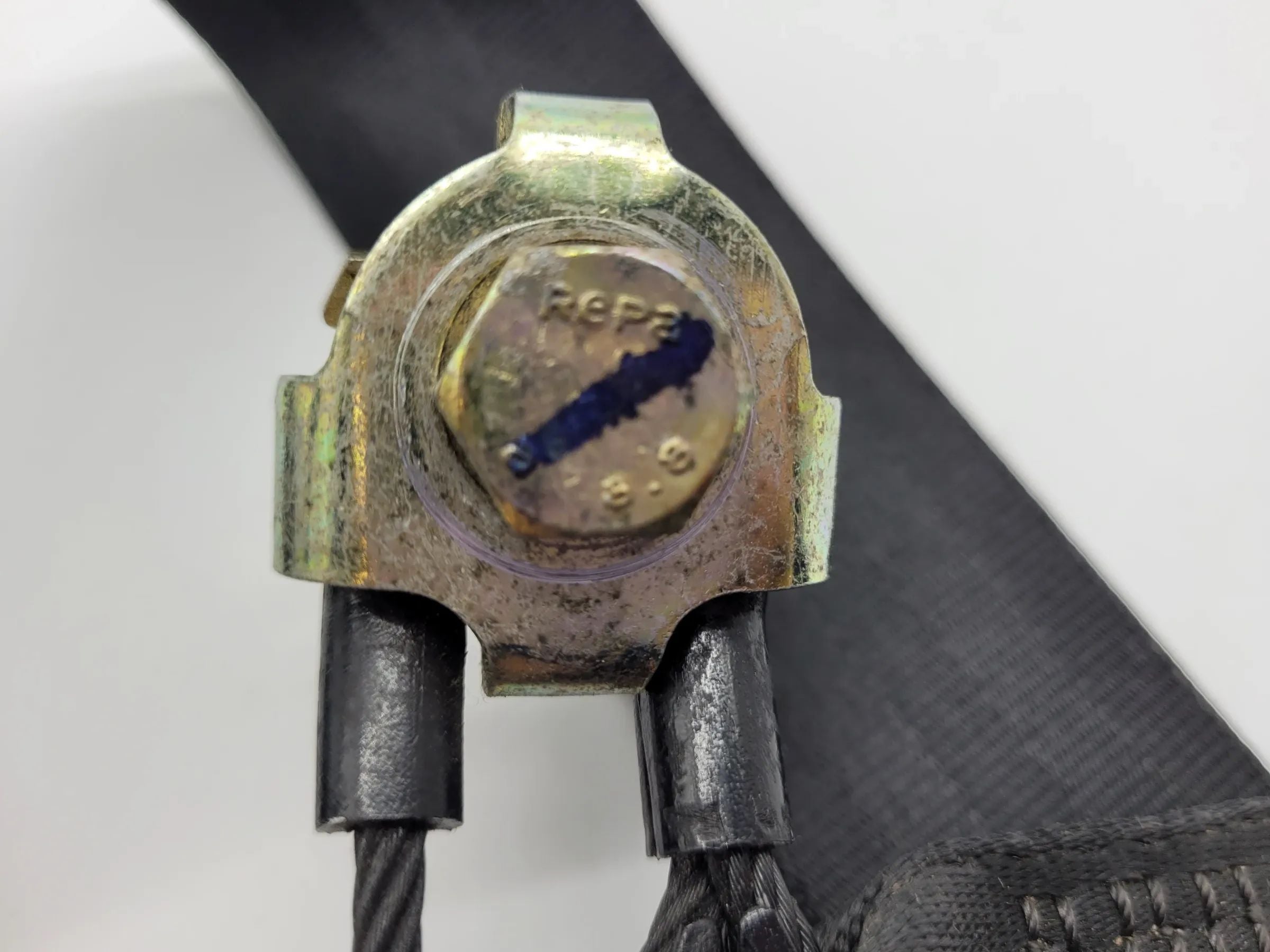 Original VW Golf IV 4 (1J1/1J5) veiligheidsriem sluiting achter TRW 33000226
