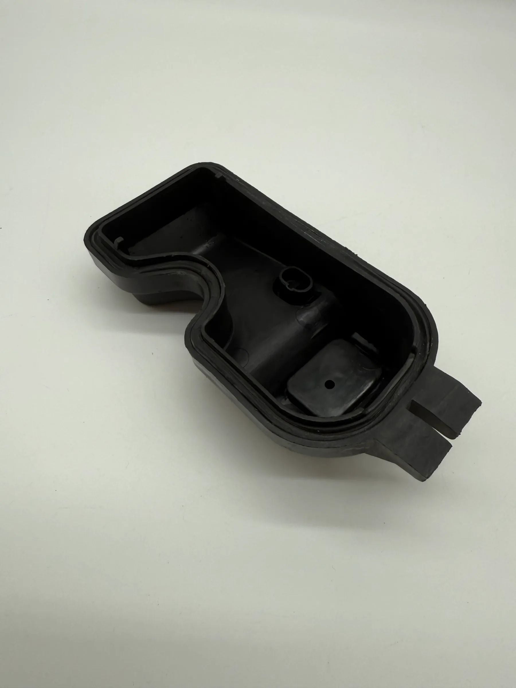 MFT191A80L  Headlight bulb dust cover cap for Fiat Punto UK2057009-62