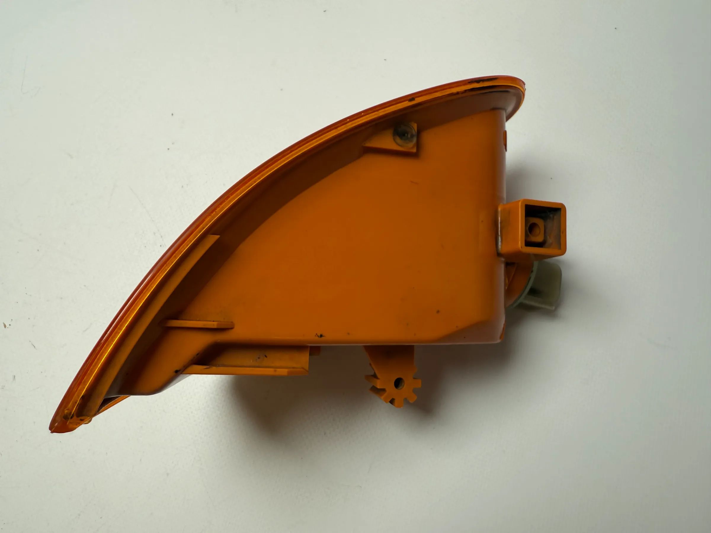 Оригинальный передний левый оранжевый указатель поворота Opel Astra F 91-94 90421897