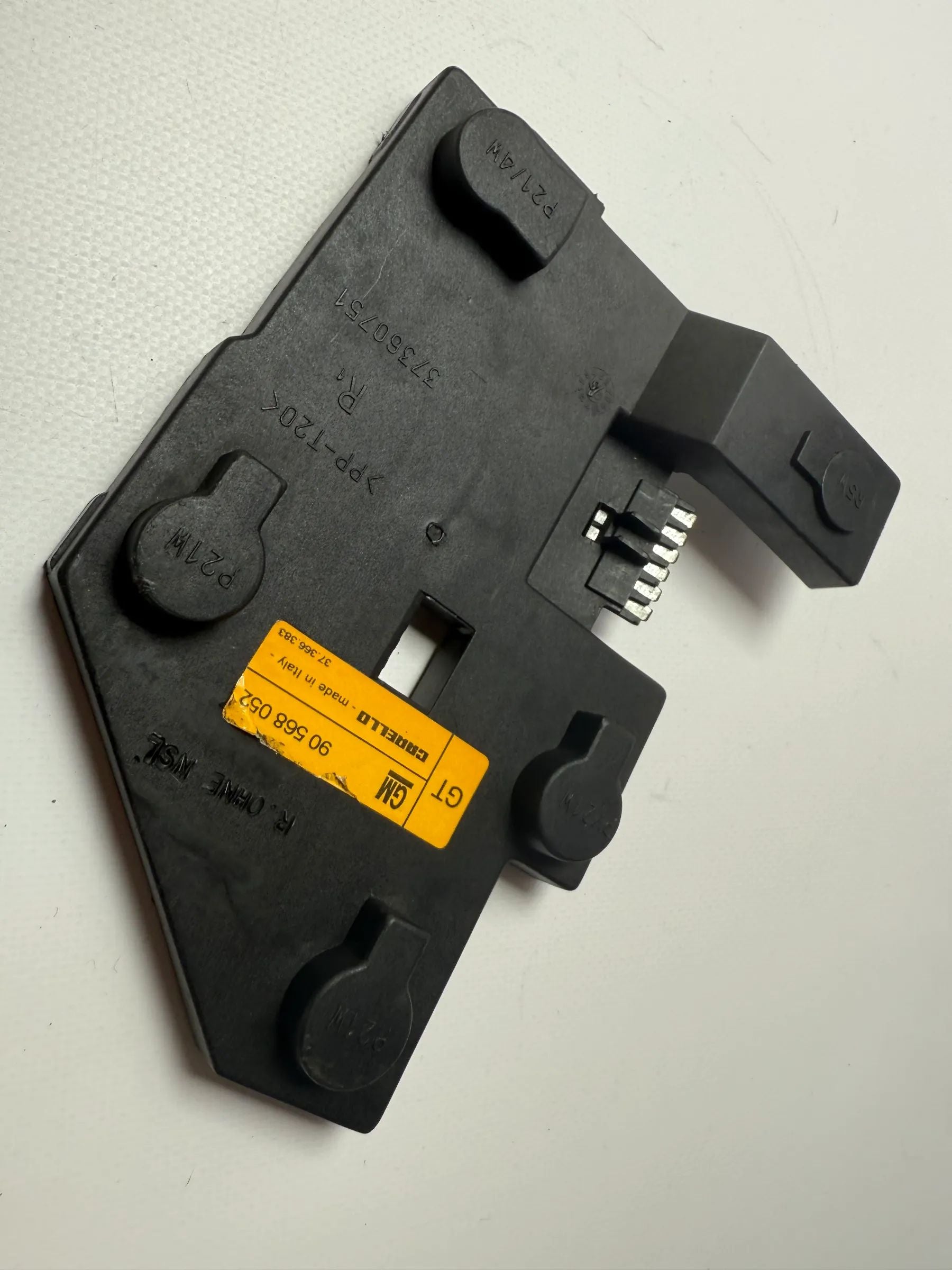 อะไหล่แท้ Opel B Vectra 1.8 95-99 ขายึดไฟท้ายขวา หมายเลข 37360751