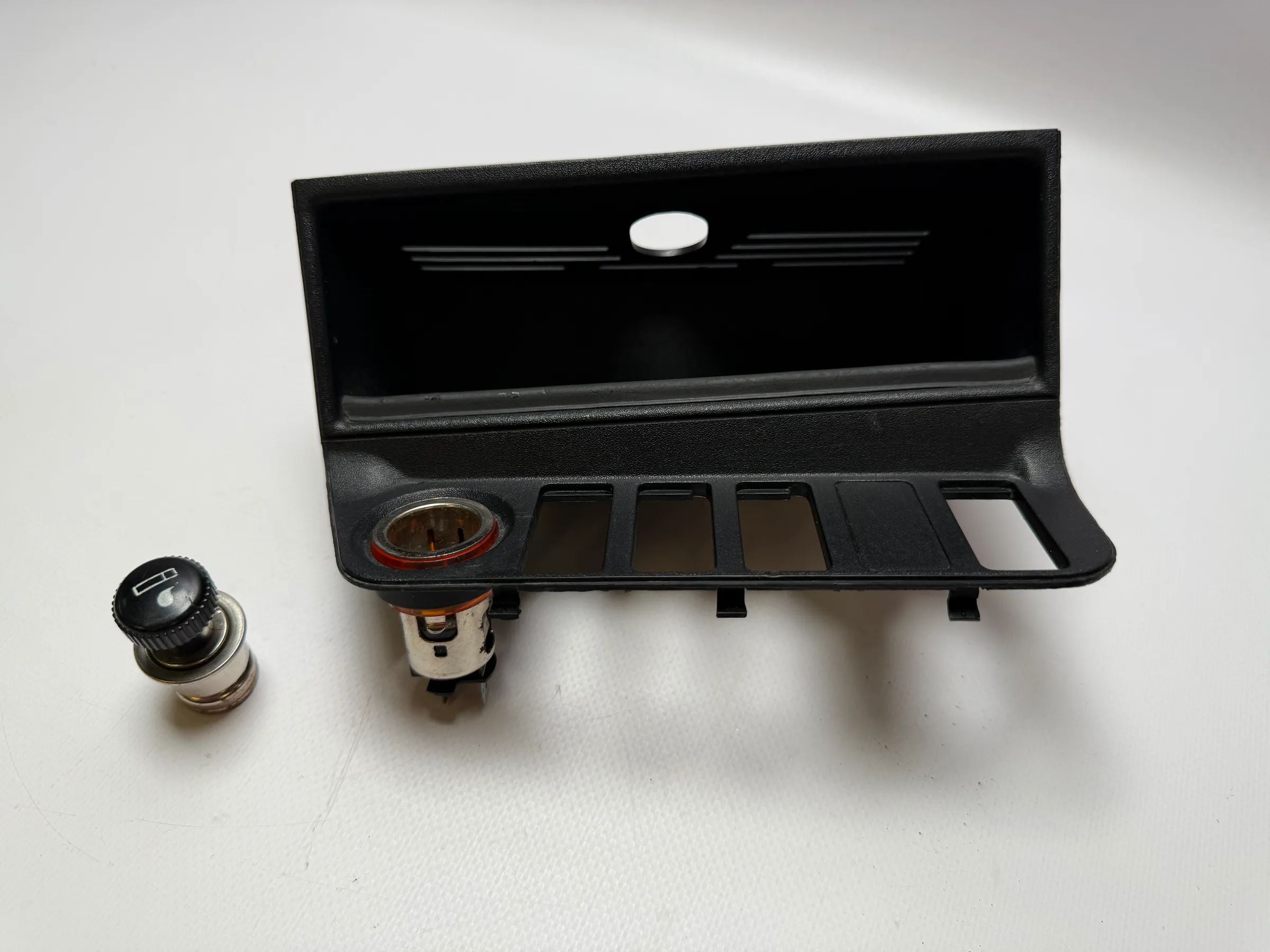 Original BMW E36 Berlina Compartimento con Encendedor de Cigarrillos 1977231
