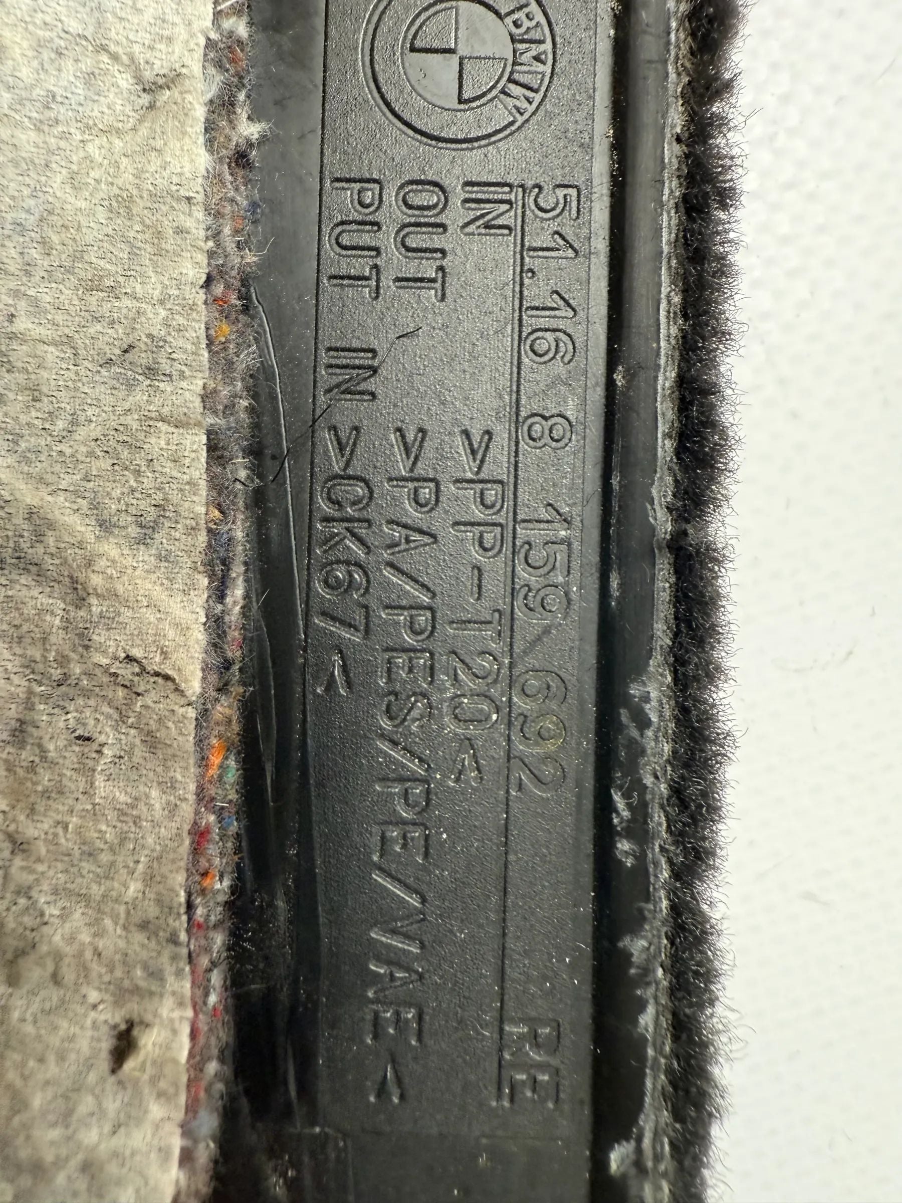 Oryginalna osłona konsoli środkowej dywanik prawy BMW 5er E39 8159692