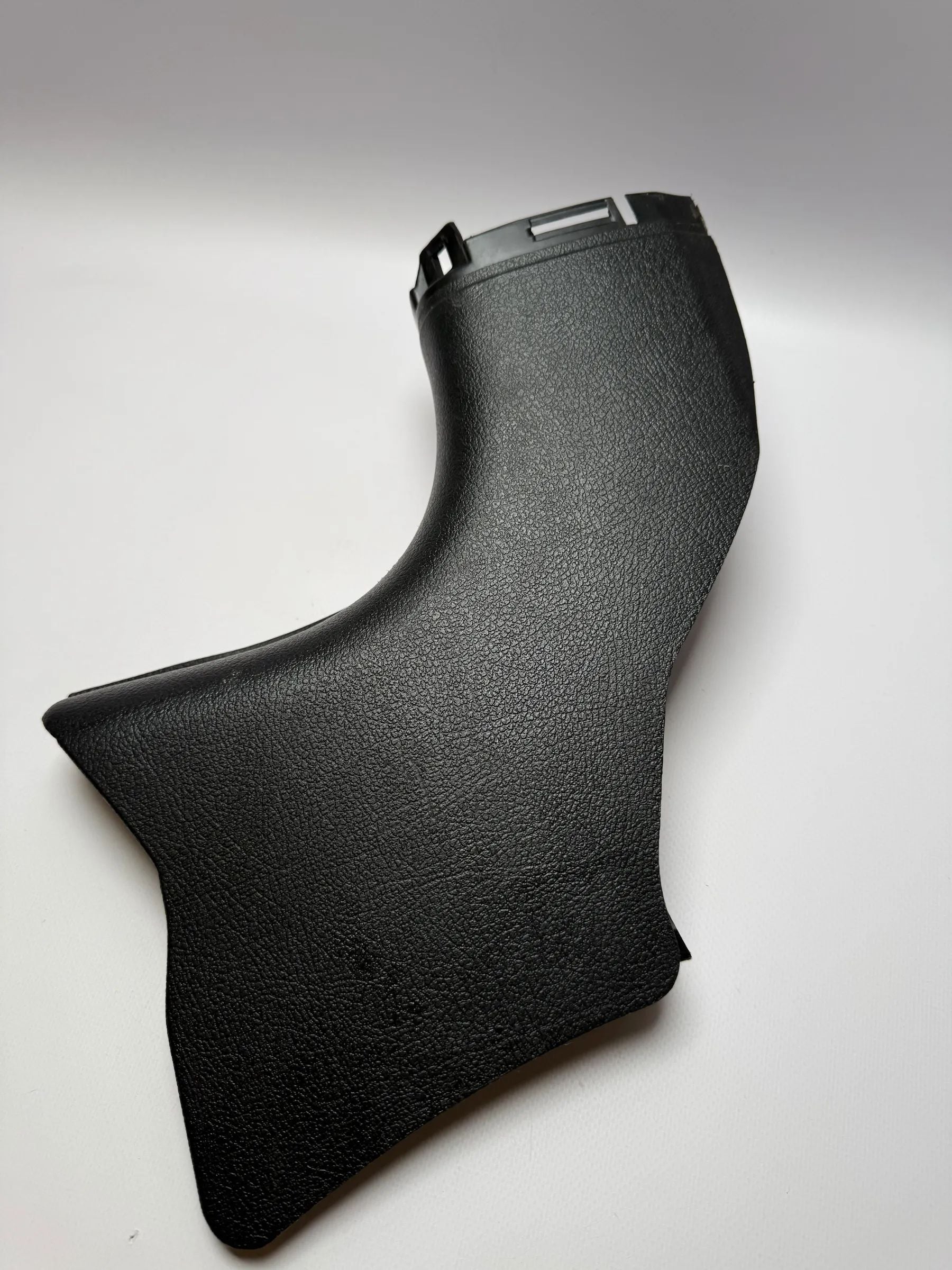 Оригинальная облицовка Opel Astra G правая нижняя стойка А 09152862