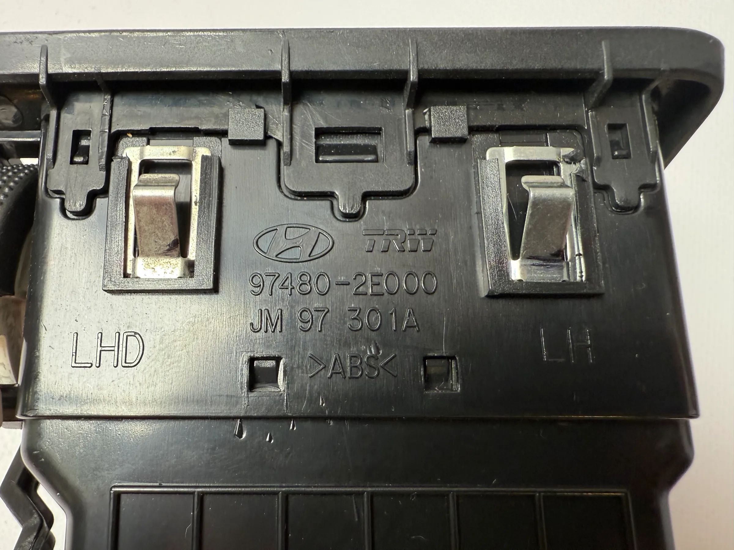 Original Hyundai Tucson air vent ventilation grille left 97480-2E000 / JM 97 301A 