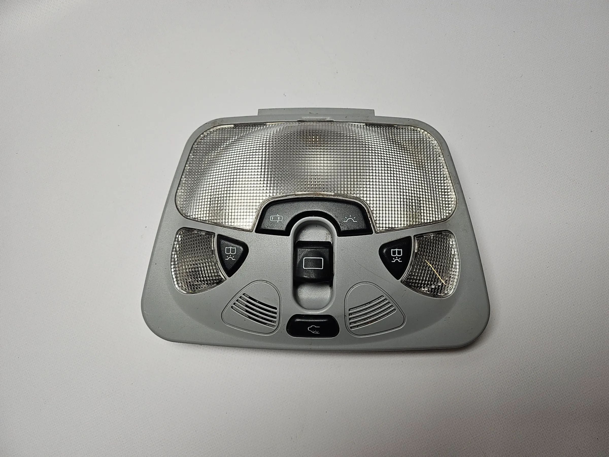 Oryginalna lampa wnętrza HELLA MERCEDES-BENZ C-KLASSE W203 lampa do czytania A2038203601