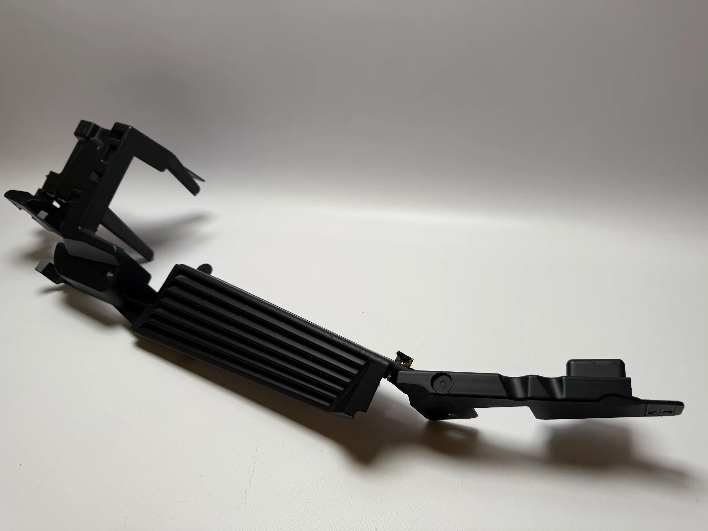 Оригинальная левая панель обшивки багажника BMW E91 черная 7068909-12