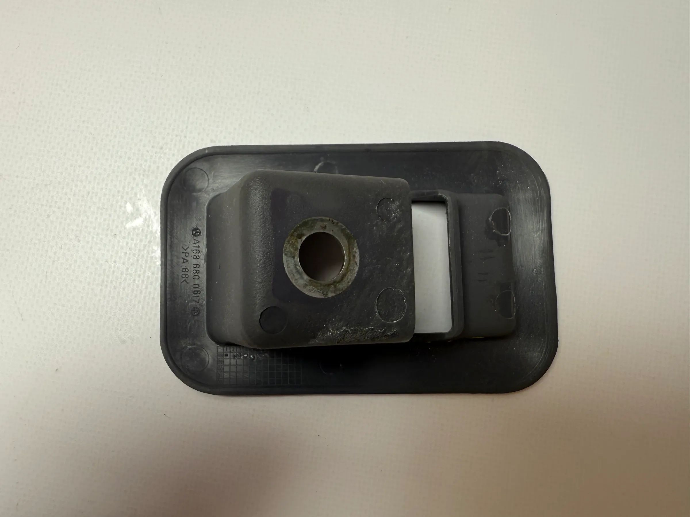 Original Mercedes W168 A-Klasse Abdeckung Sitzbefestigung A1686840718