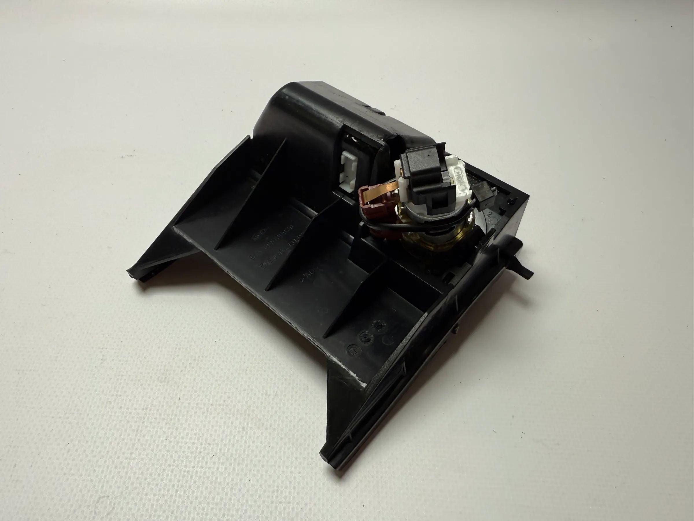 Original Mercedes-Benz A-Klasse (140/168) Cenicero con Encendedor A1688100930