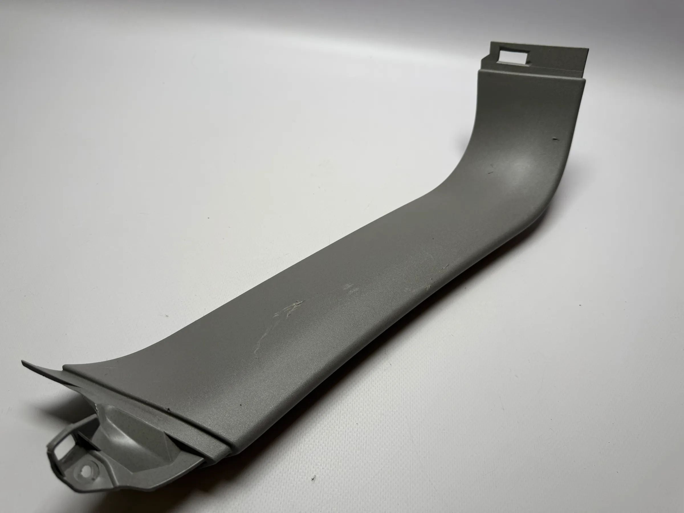 Оригинальная накладка крышки багажника Опель Зафира Б серая 13131332 Auto-veritas