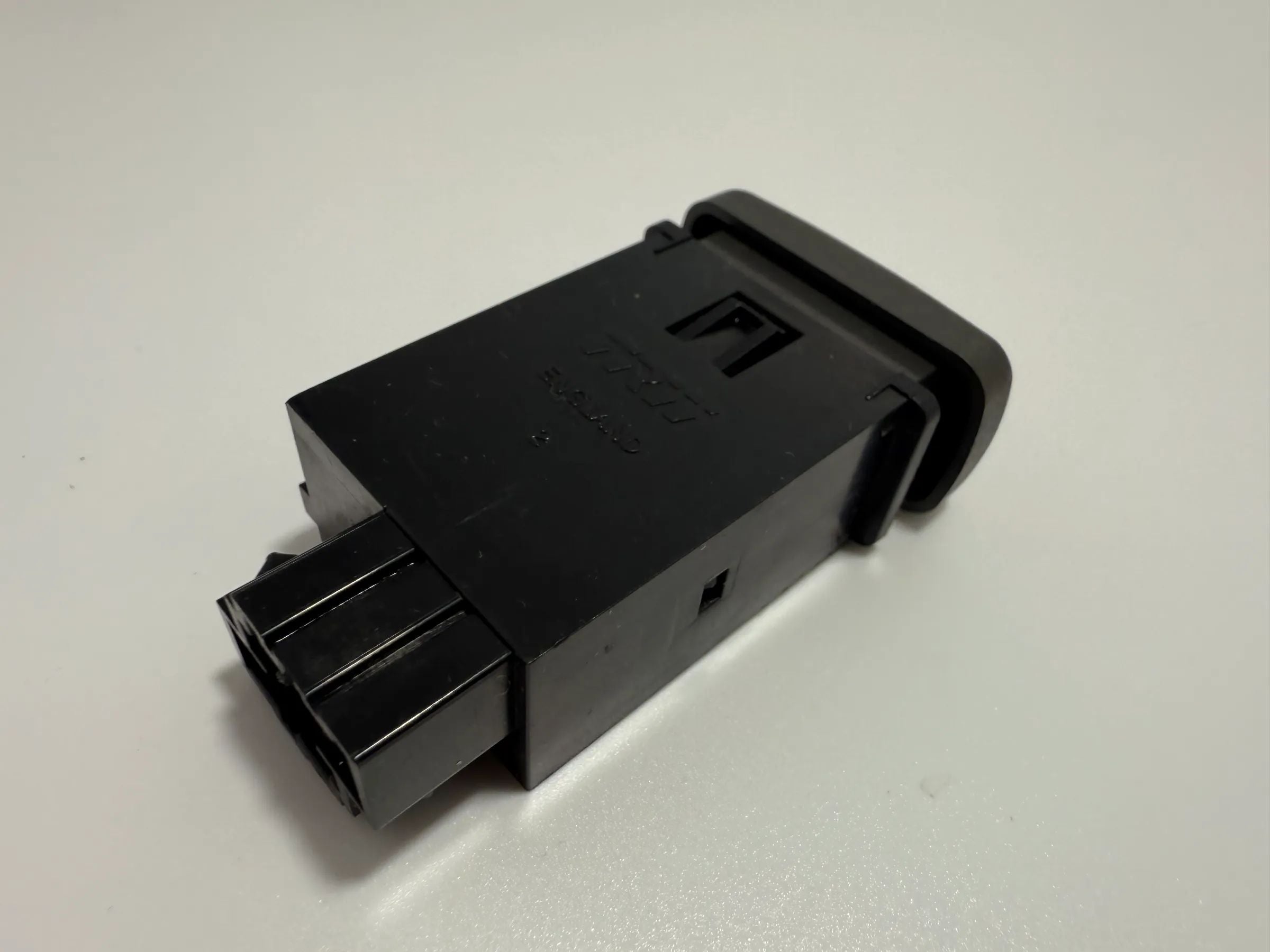 อะไหล่แท้ Volvo V40 S40 สวิตช์ล็อครถกลางประตูหน้า ซ้าย TRW 30864279