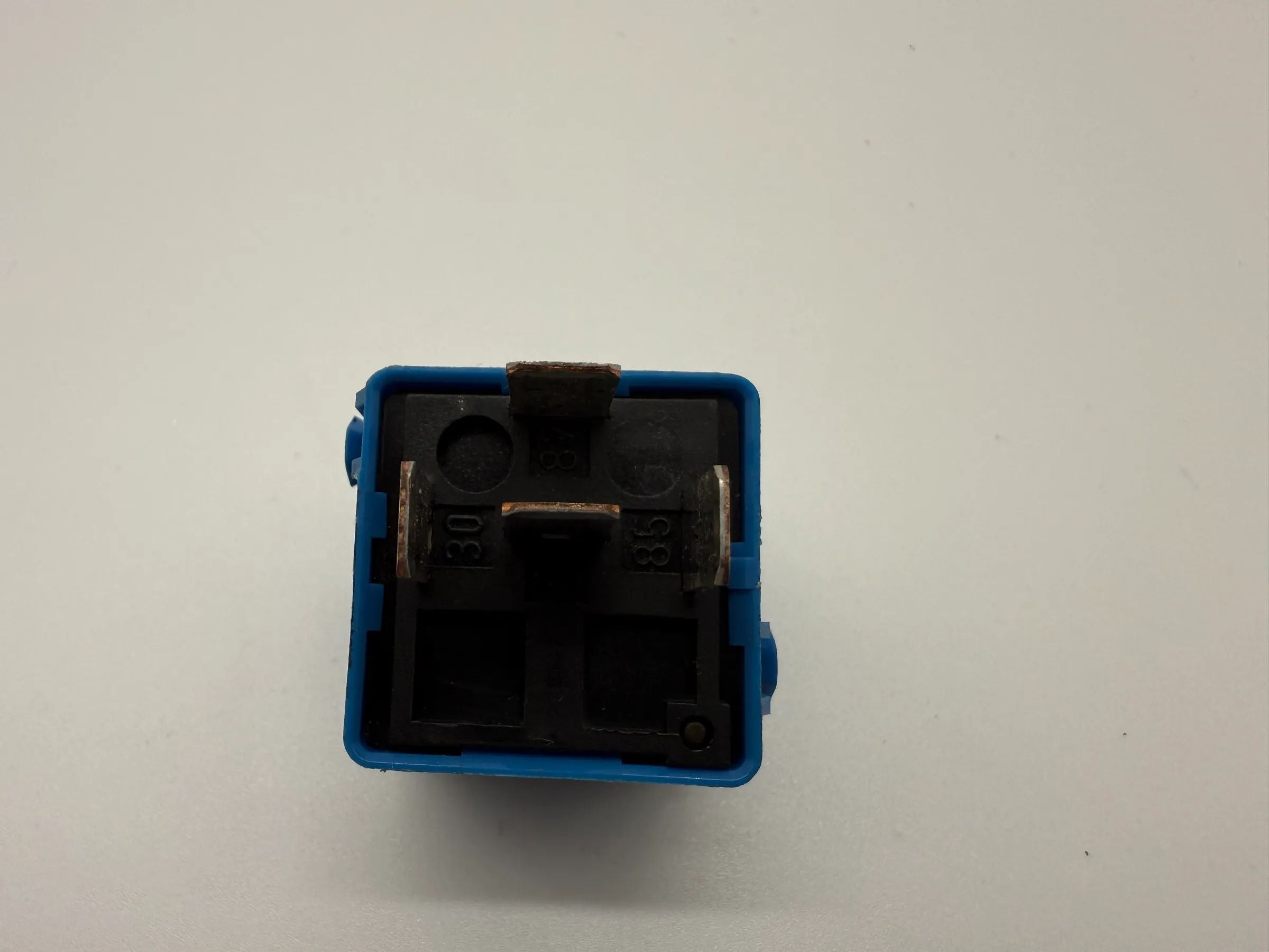 Oryginalne przekaźnik wielofunkcyjny BMW E81/87 F20/21 E46 E90 61366915327