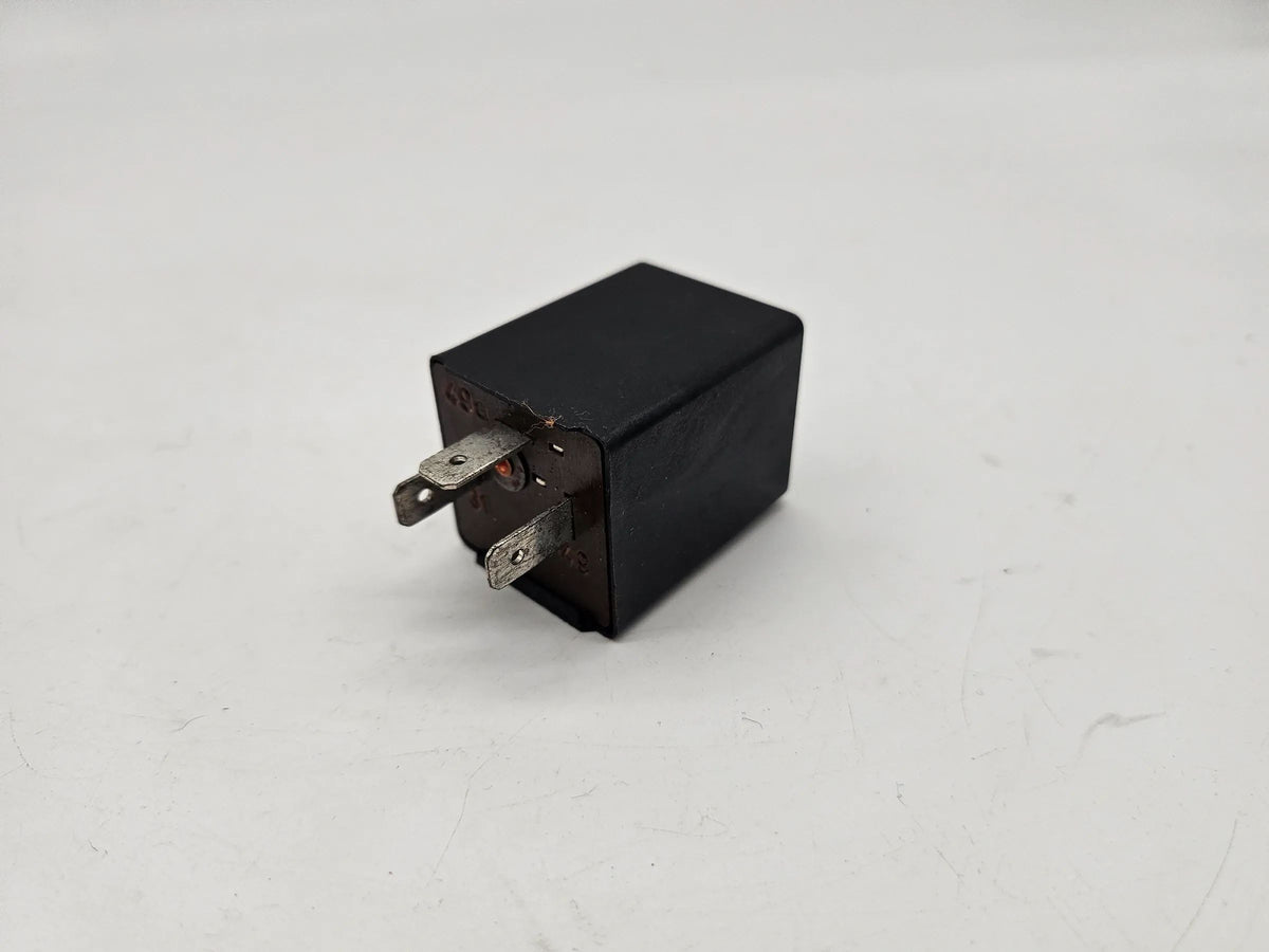 Original Audi 80 100 flasher unit flasher relay Hella TBB40 4DB003226-04 21W5W2 