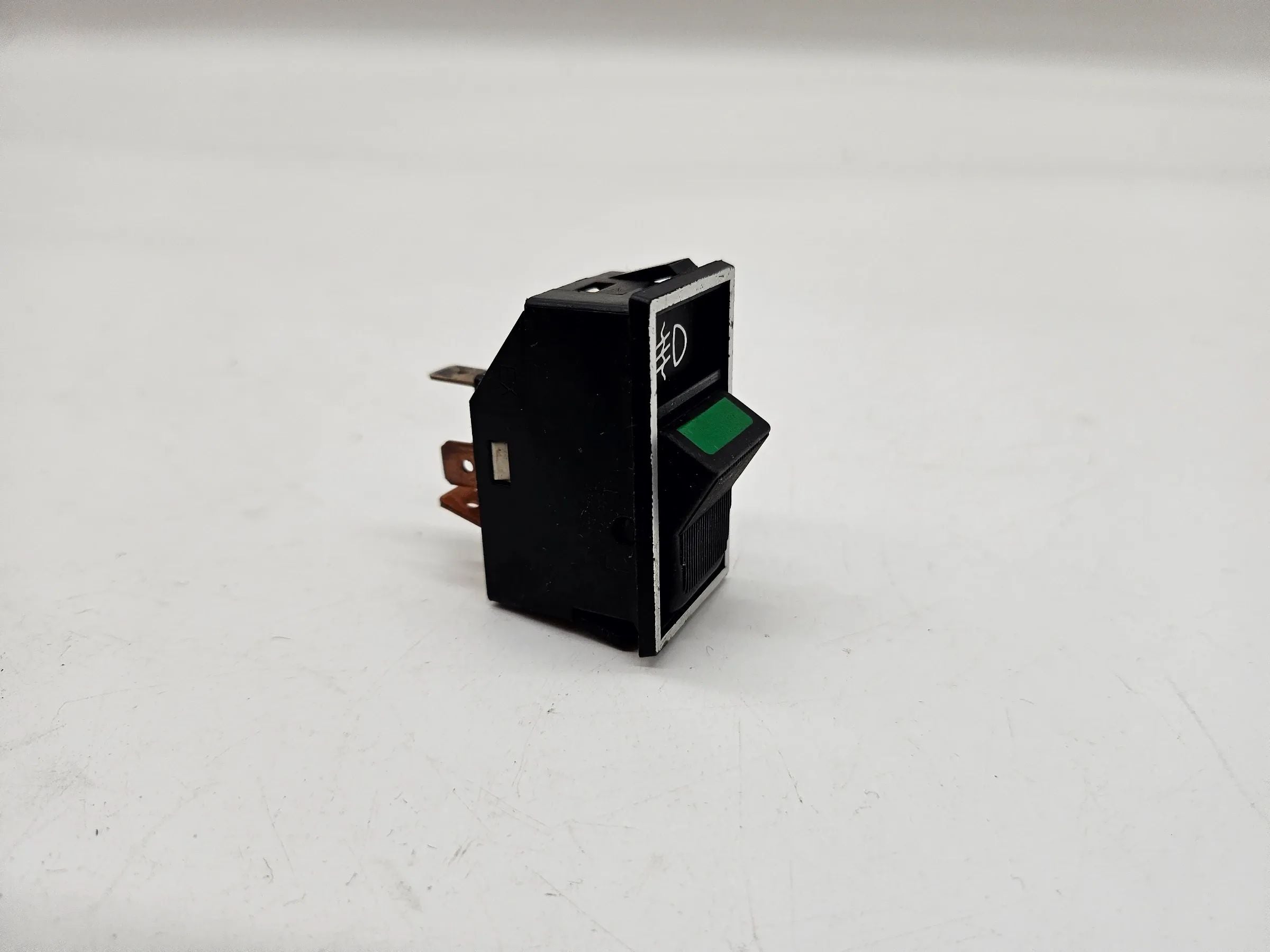 Оригинальная задняя противотуманная лампа Opel Рекорд Е Монза 90044506