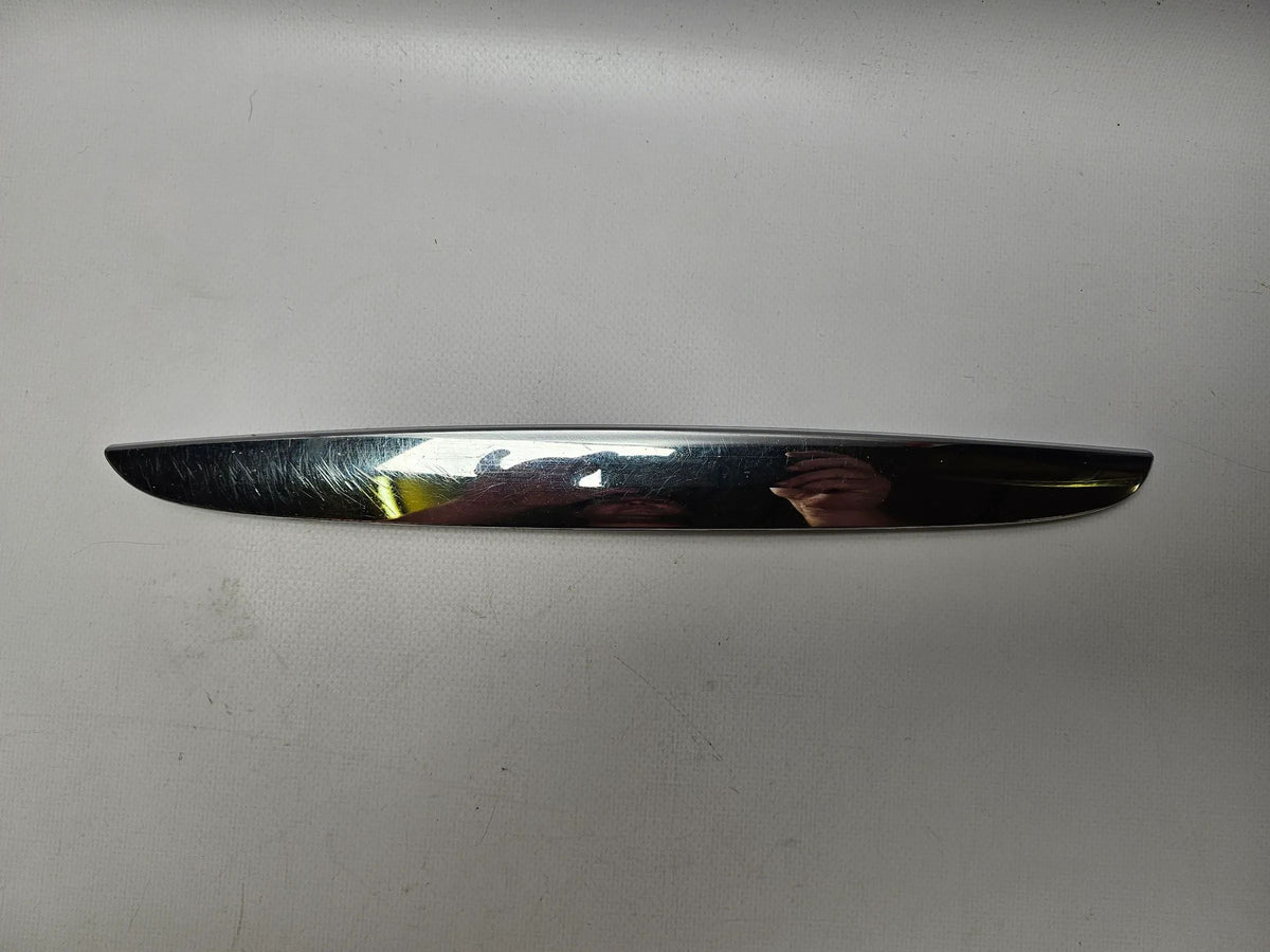 Оригинальная правая верхняя крышка капота двигателя BMW E90 E91 7117242