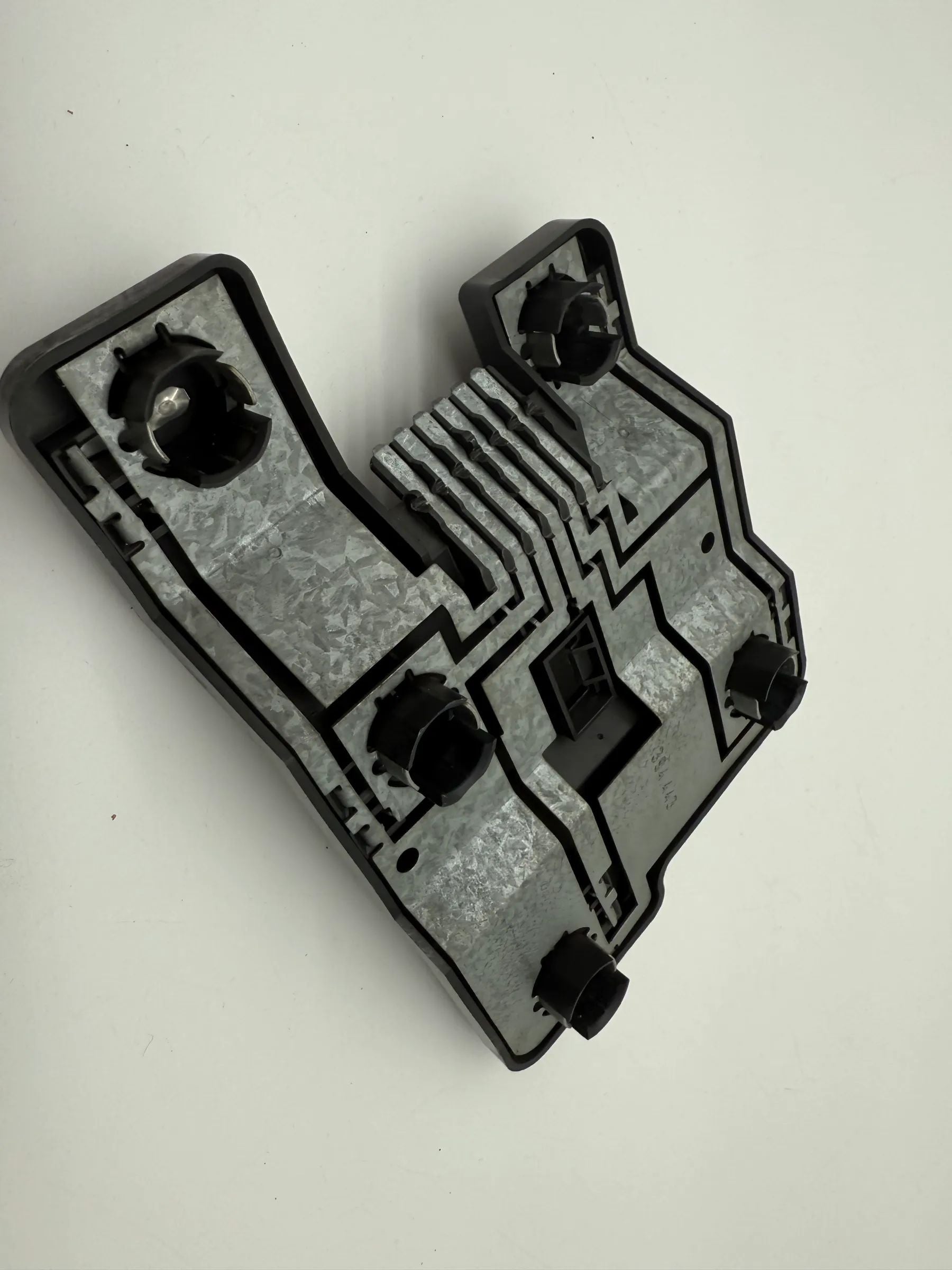 Support de feu arrière gauche Opel Astra (F) 1992 394.449