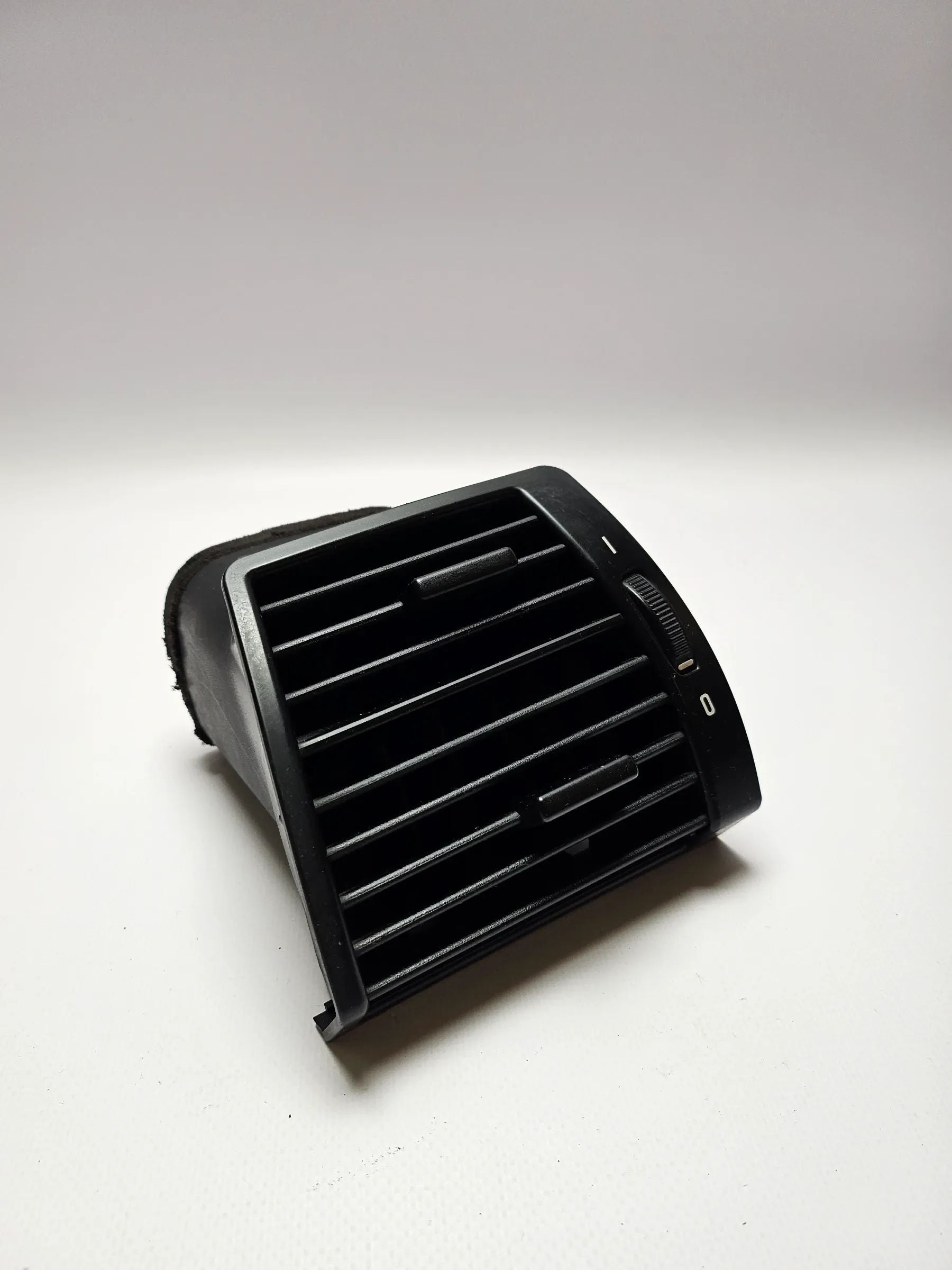 BMW X5 e53 LCI BOCCHETTA ARIA USCITA DESTRO 8402215