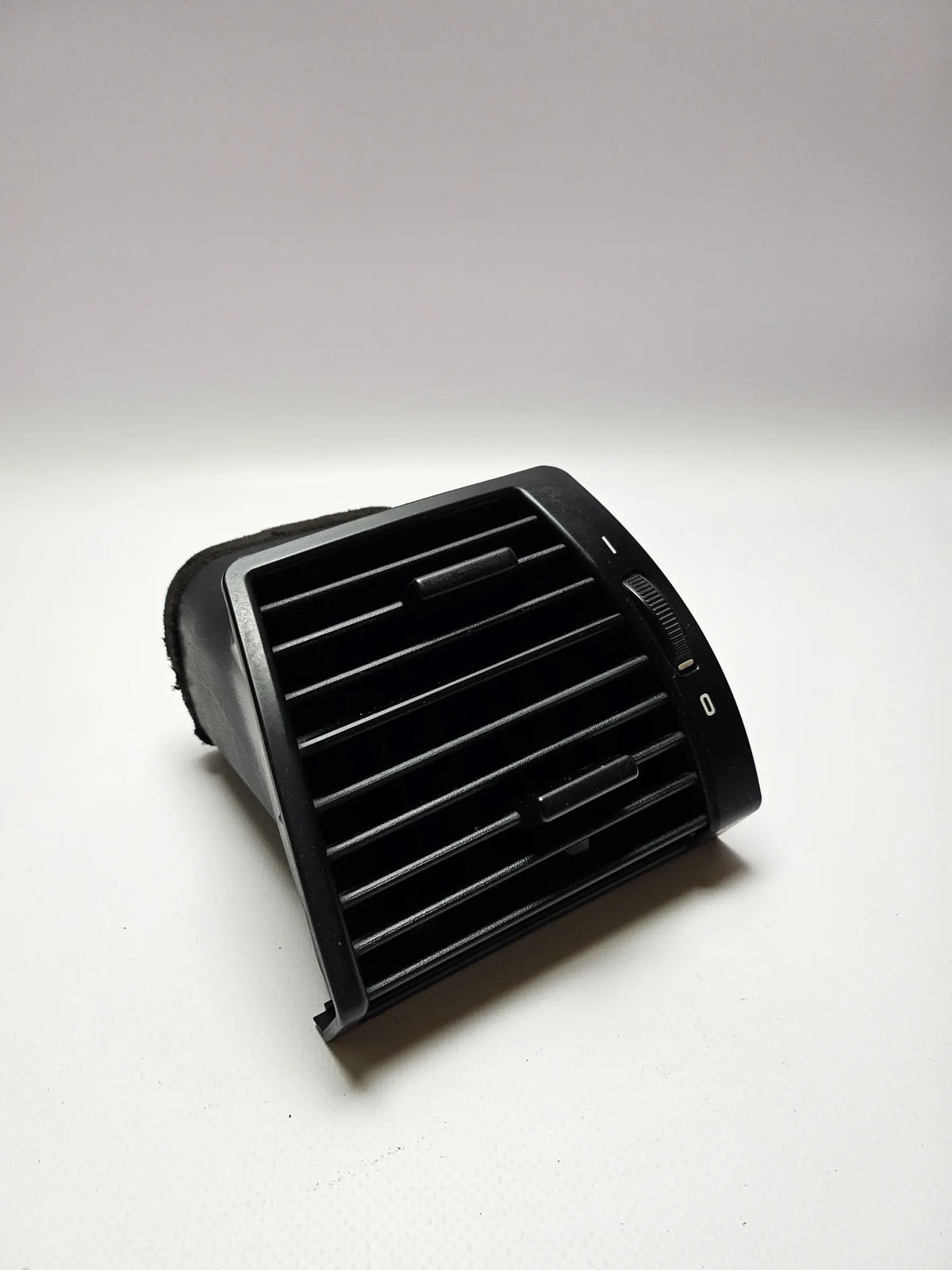 BMW X5 e53 LCI BOCCHETTA ARIA USCITA DESTRO 8402215