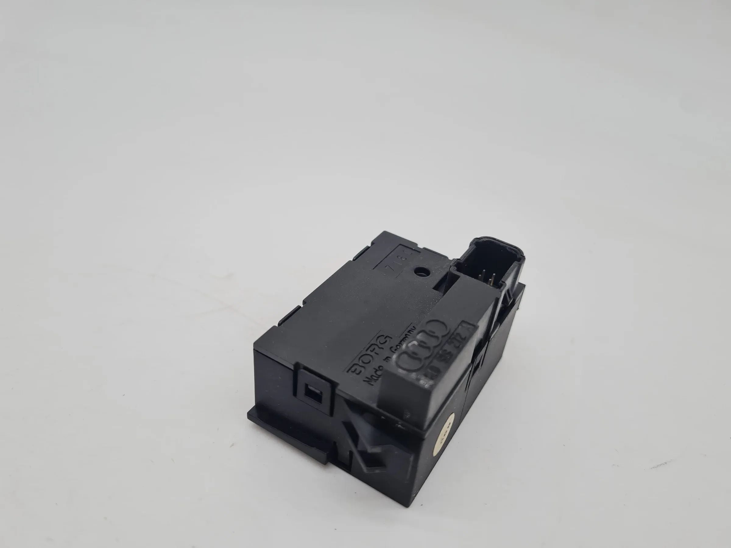 Original Audi A6 (4B2/4B4) Bordcomputer Display 8L0919272A