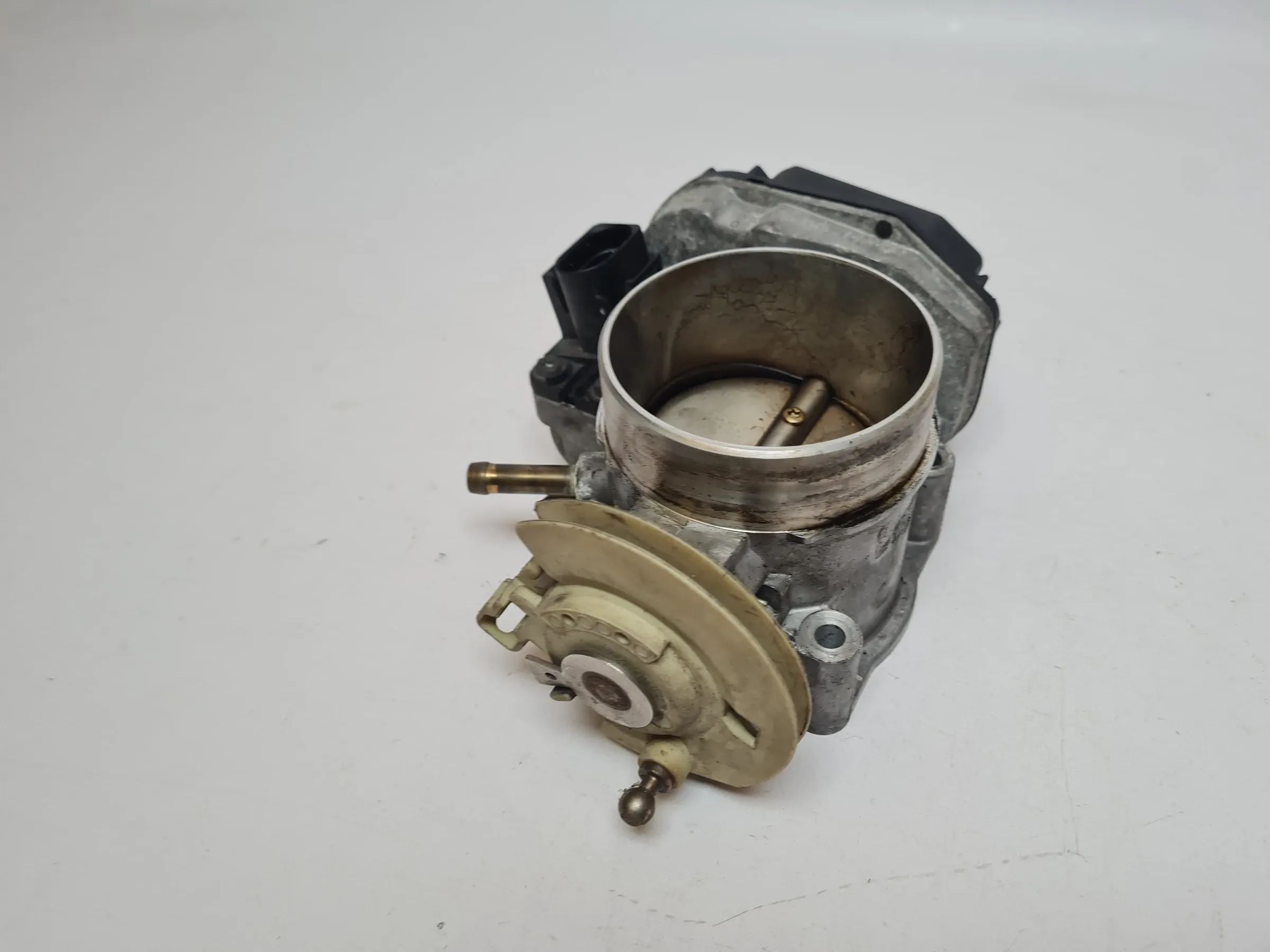 Original Audi A6 (4B2/4B4) 2.4 V6 Drosselklappe Stutzen 078133063AG