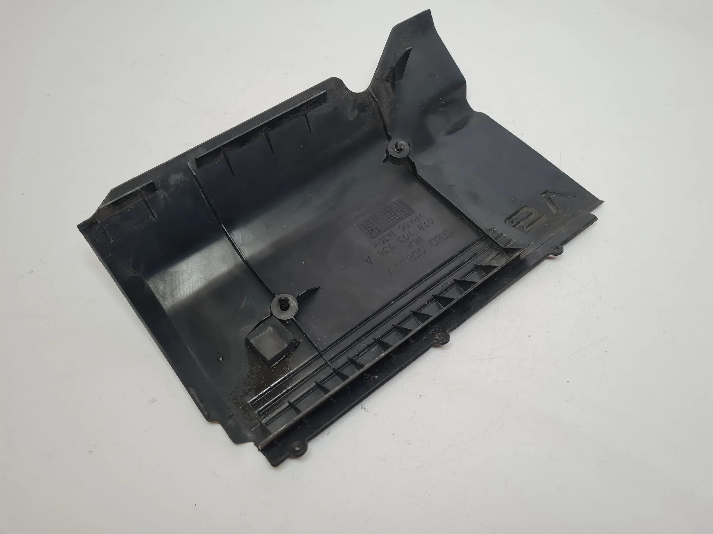 Original Audi A6 (4B2/4B4) 2.4 V6 Motorabdeckung 078103936A