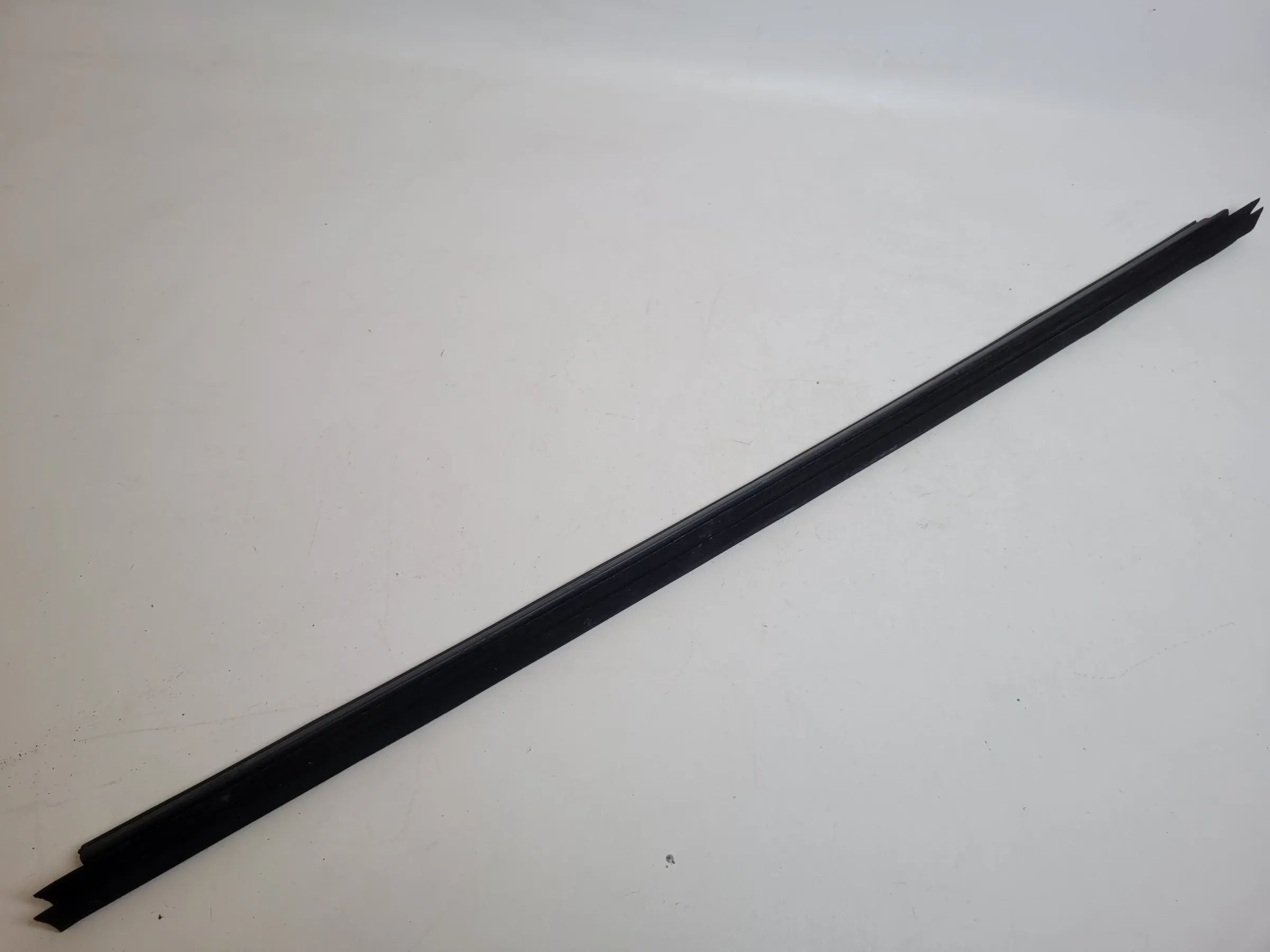 Original Audi A4 (8E/B6/B7) Tür Fenster Dichtung Leiste Links 8E0853284B