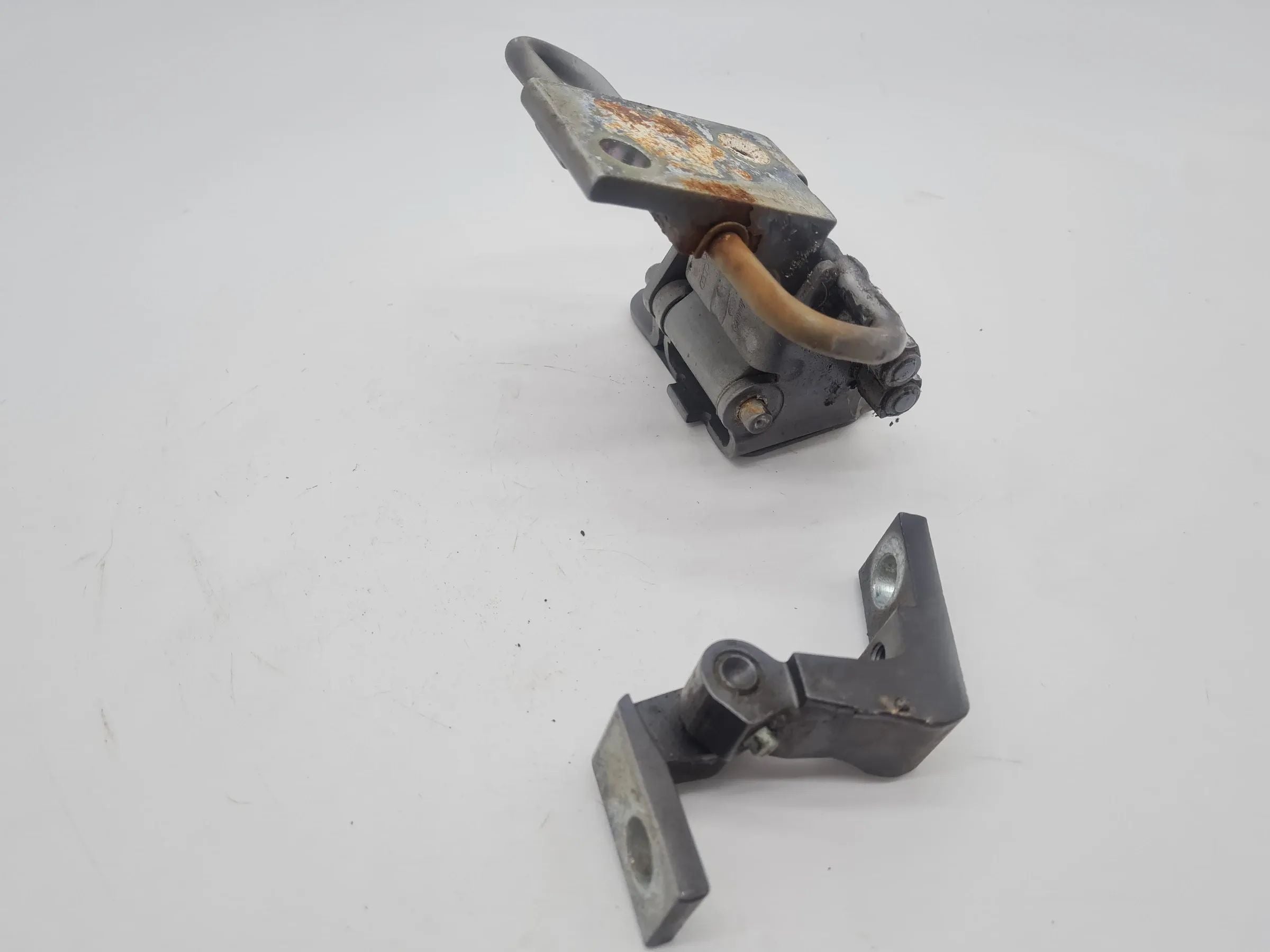 Original Audi A6 (4B2/4B4) Türscharnier Satz Set Vorne Rechts 4B0831412