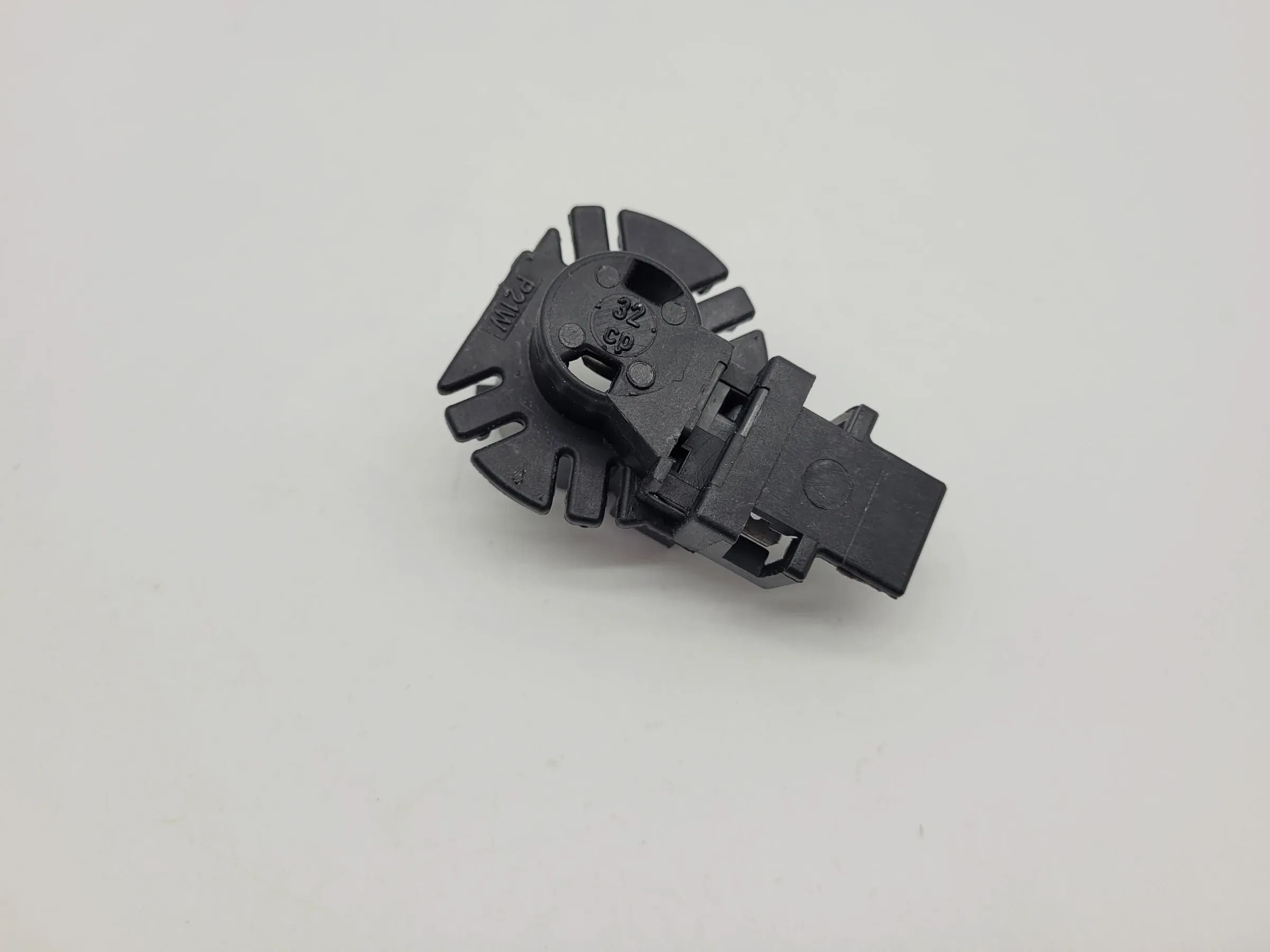 Original Audi A6 (4B2/4B4) Lampenfassung 3. Bremsleuchte (4B0945097)
