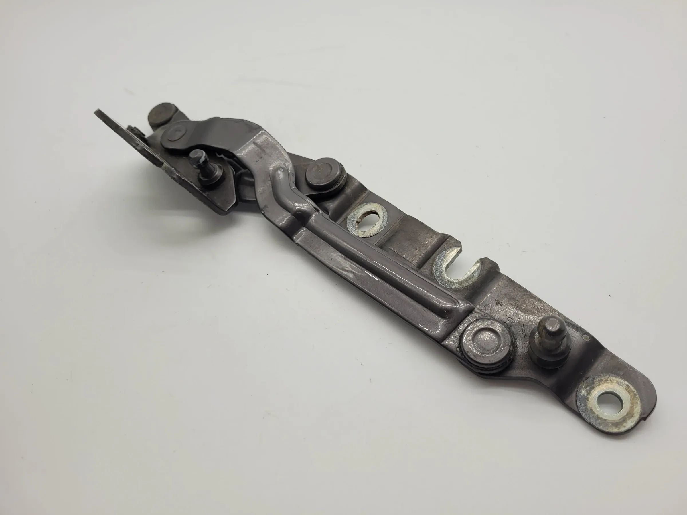 Original Audi A6 (4B2/4B4) Heckklappenscharnier Links 4B5827301