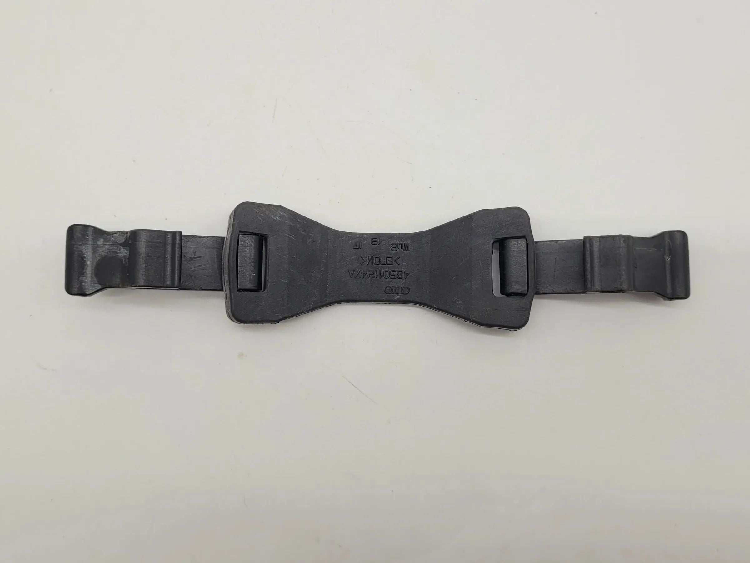 Original Audi A6 (4B2/4B4) Halterung Gummi Lasche 4B5011247A