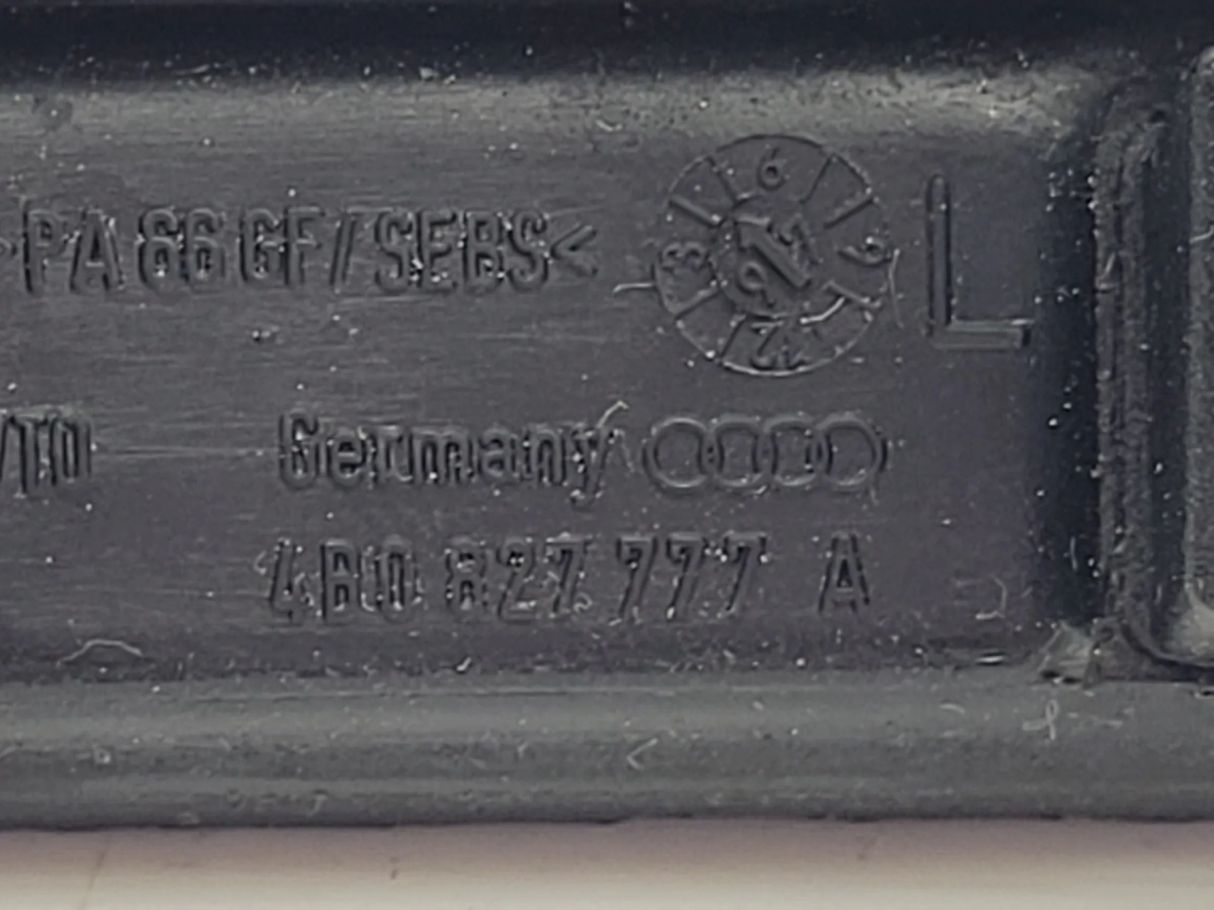 Original Audi A6 (4B2/4B4) Heckklappengriff 4B0827777A