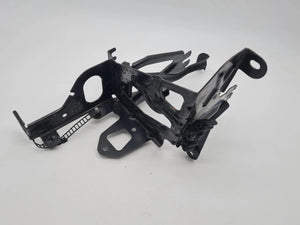 Original Audi A4 S4 B7 (8E/8H) Halterung Träger ABS Hydraulik 8E0614119